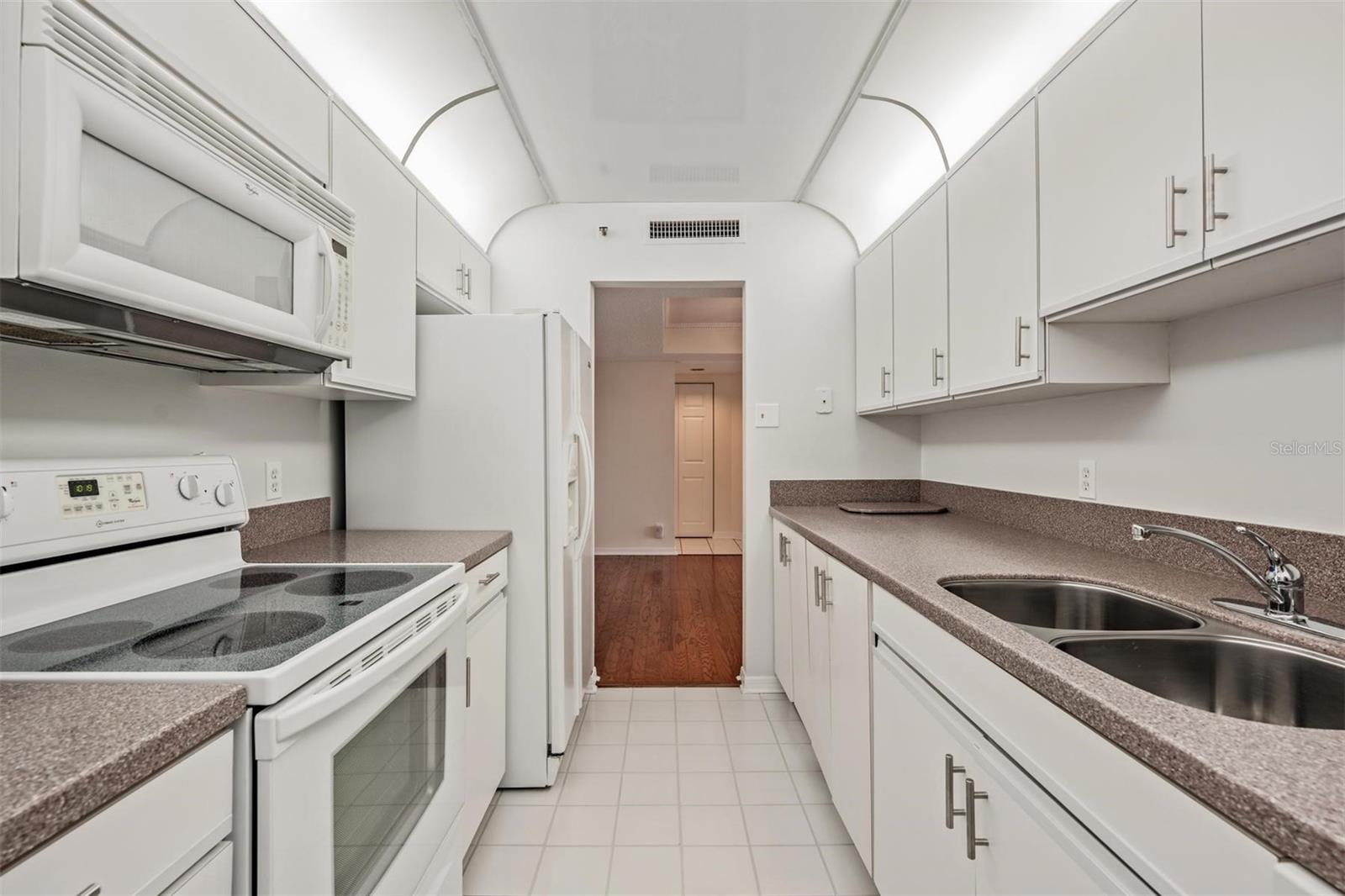 3211 W SWANN AVE #707, TAMPA, FL, 33609