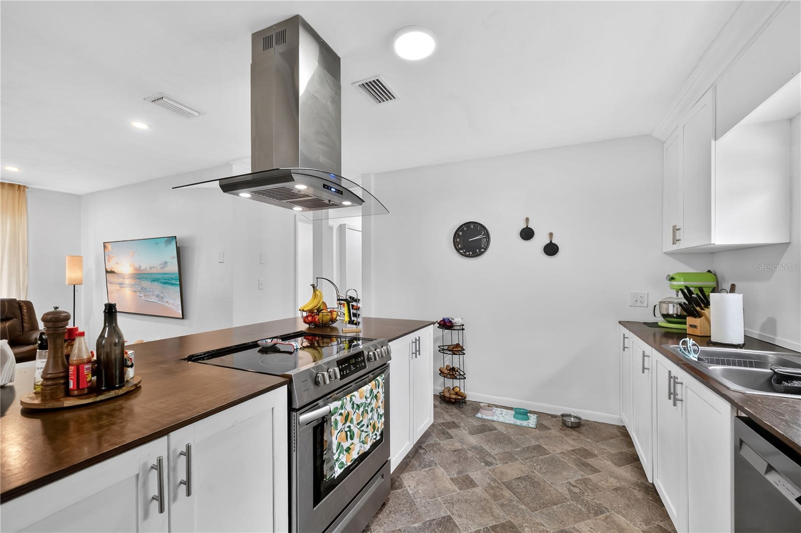 2010 LEE DR, VALRICO, FL, 33594