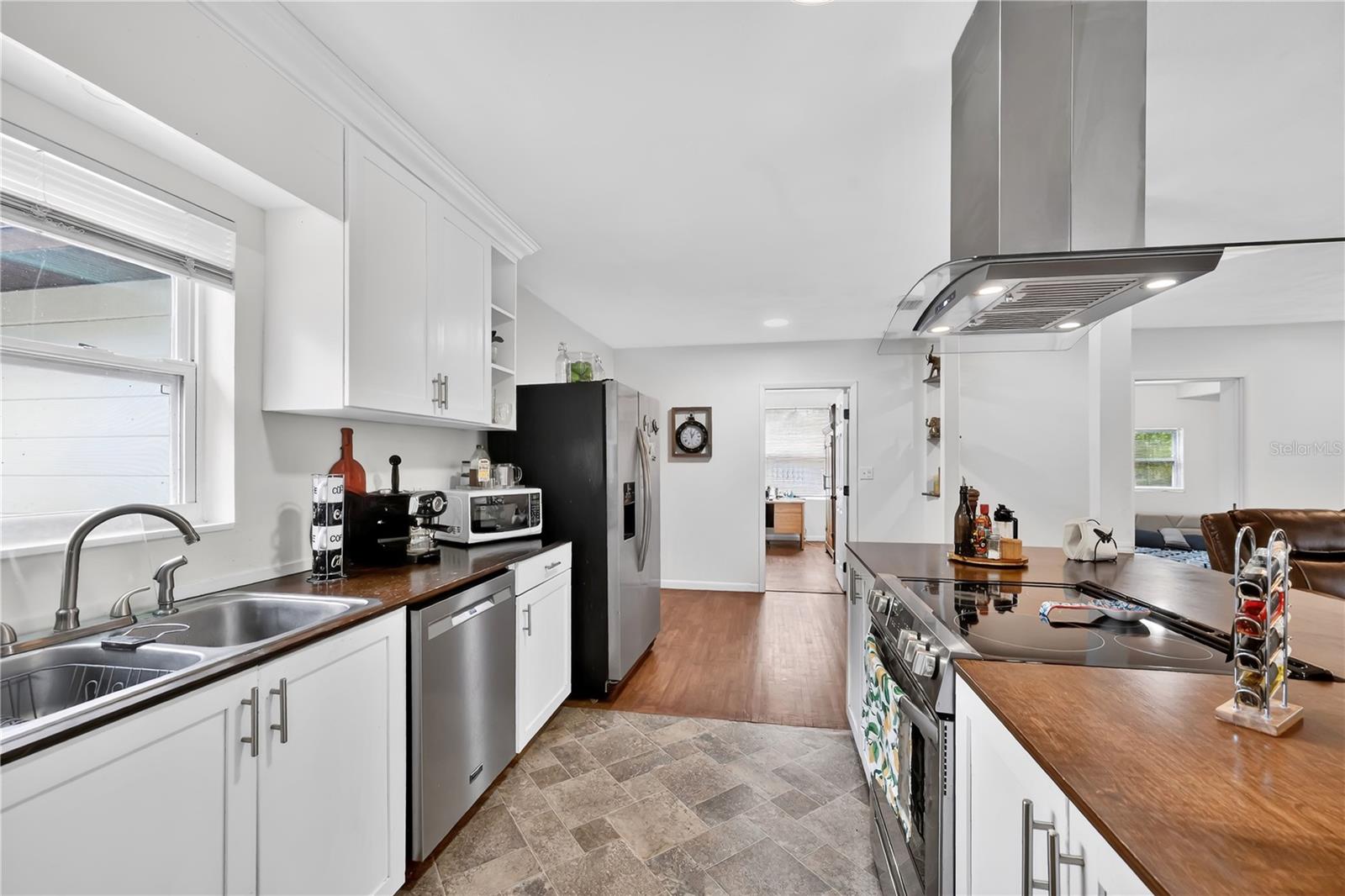 2010 LEE DR, VALRICO, FL, 33594