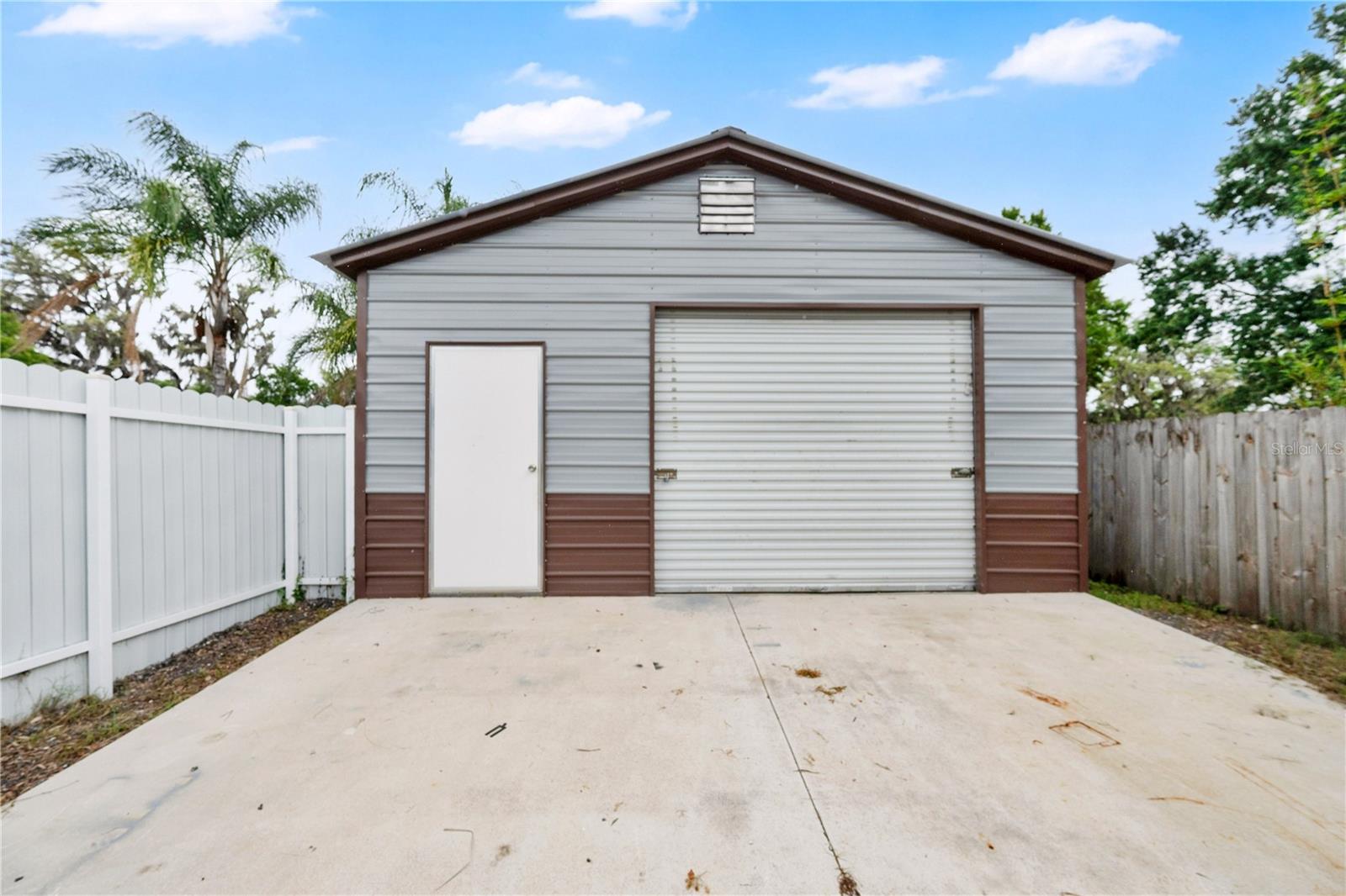 2010 LEE DR, VALRICO, FL, 33594