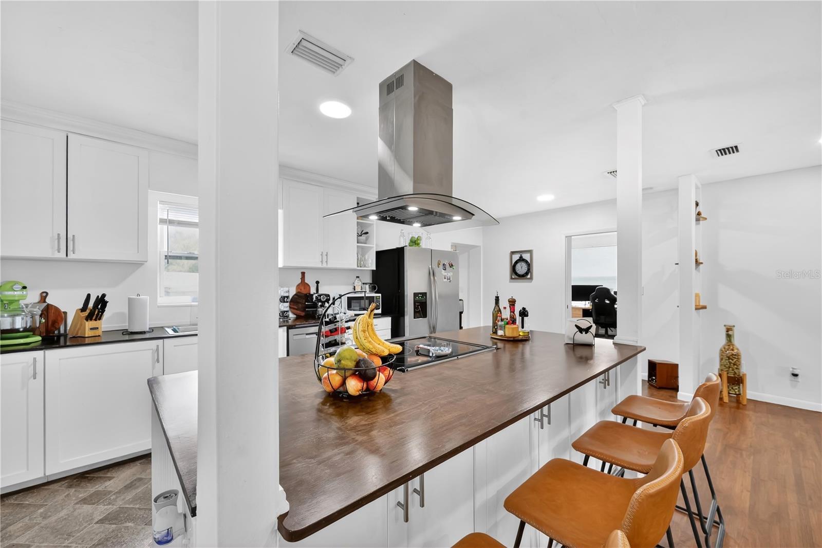 2010 LEE DR, VALRICO, FL, 33594