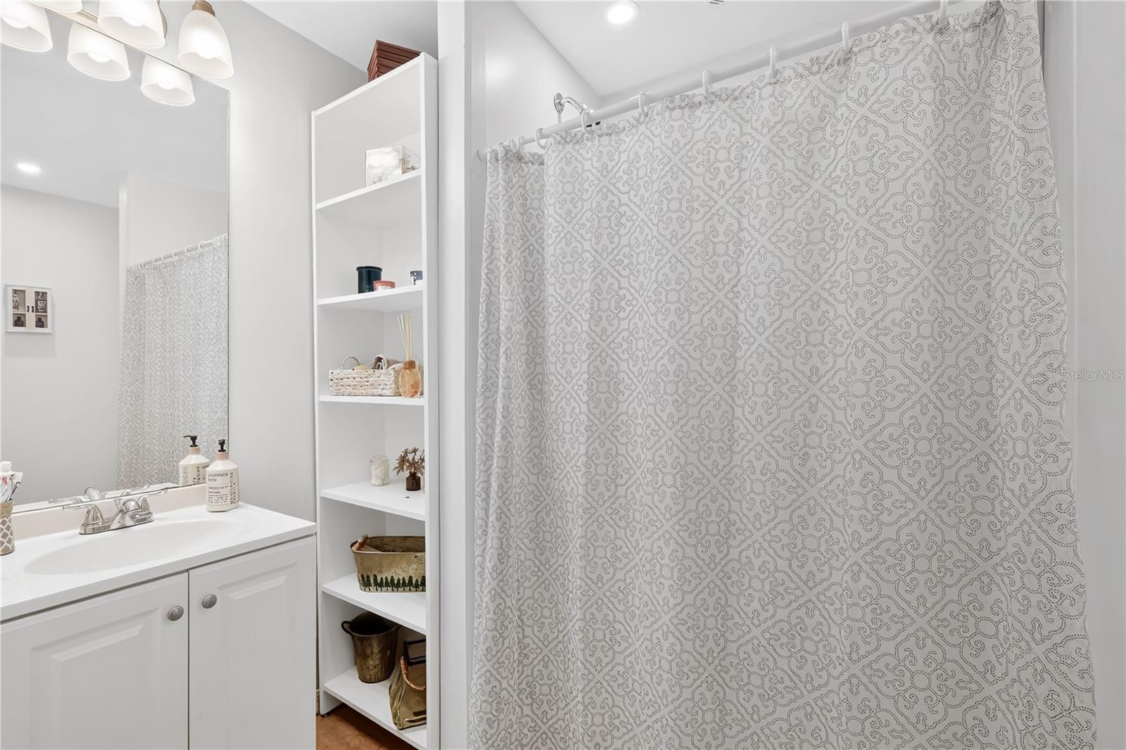 2010 LEE DR, VALRICO, FL, 33594