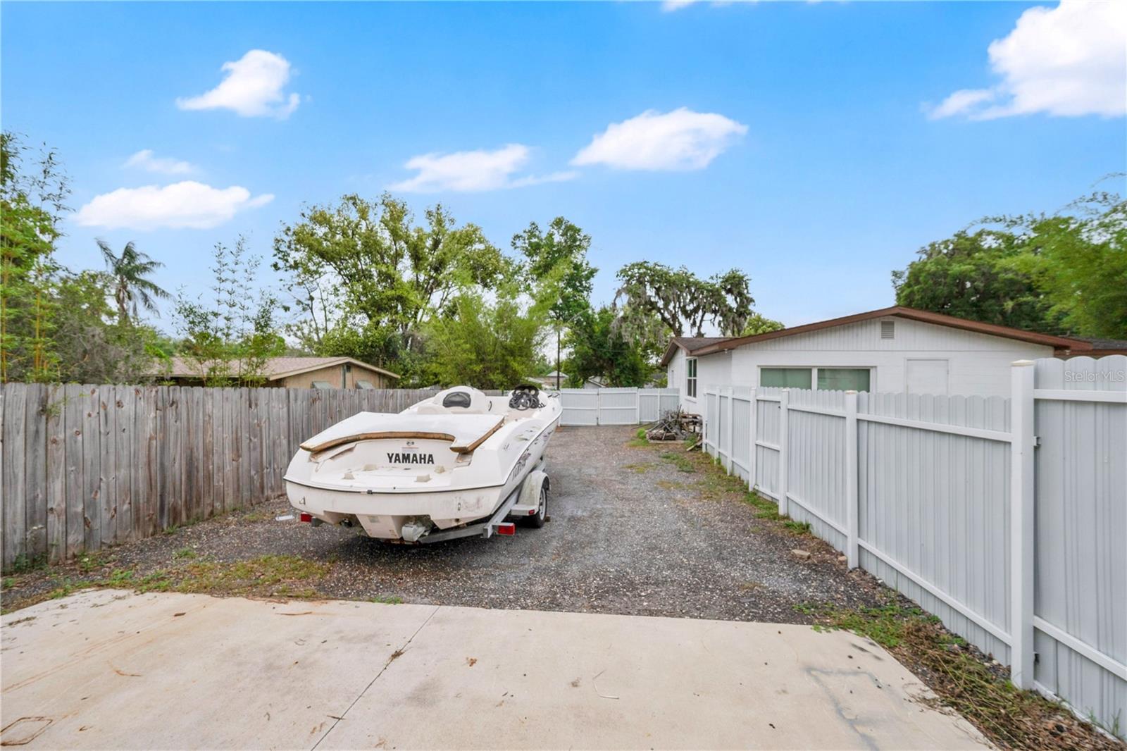 2010 LEE DR, VALRICO, FL, 33594