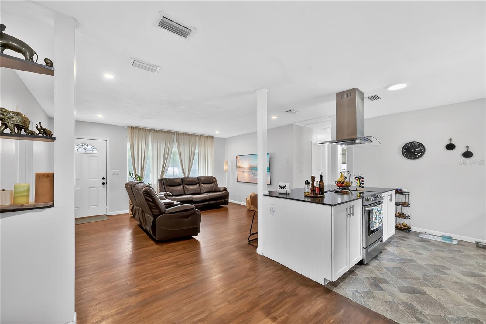 2010 LEE DR, VALRICO, FL, 33594