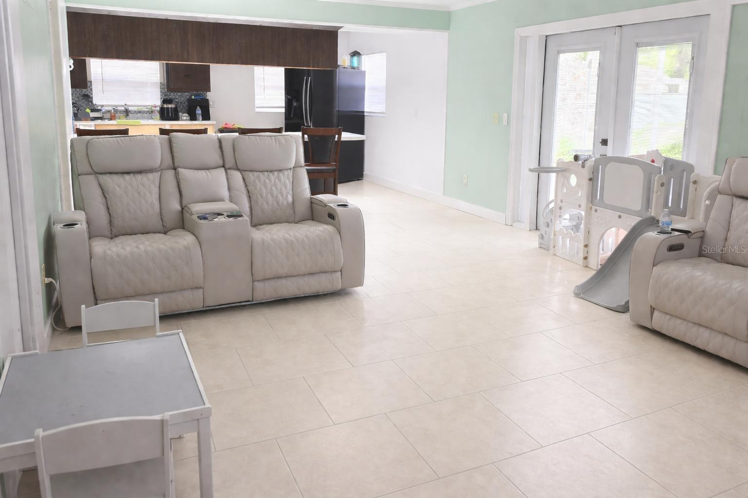 1910 LITHIA PINECREST RD, VALRICO, FL, 33596