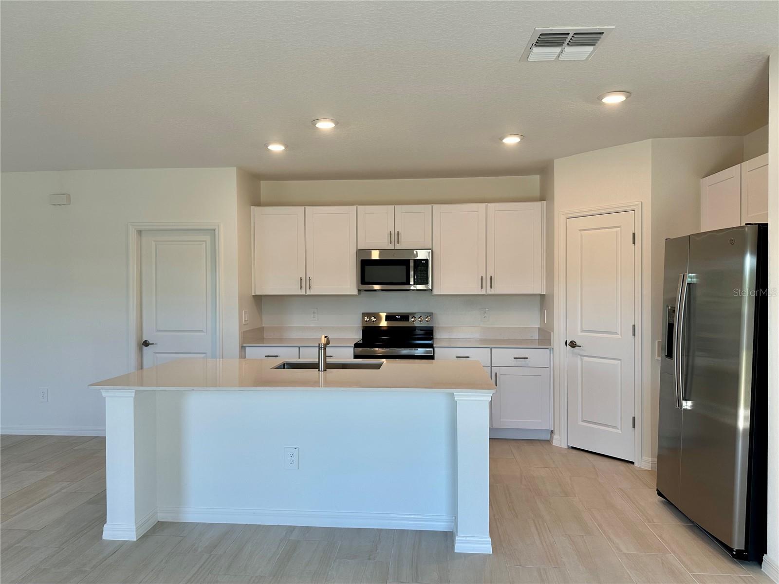 17761 PLEASANTVIEW BLVD, LAND O LAKES, FL, 34638