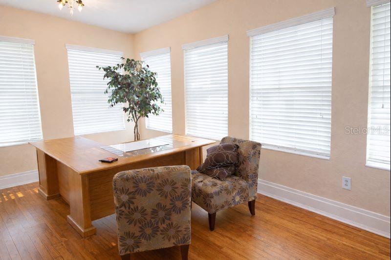 725 W CENTRAL AVE, WINTER HAVEN, FL, 33880