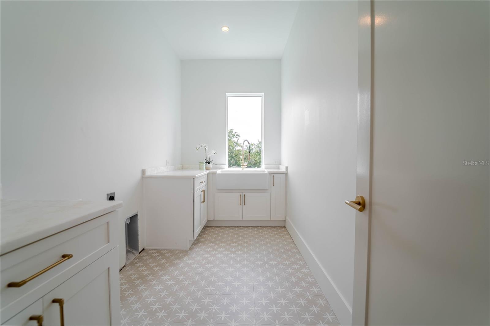 4414 W LAWN AVE, TAMPA, FL, 33611