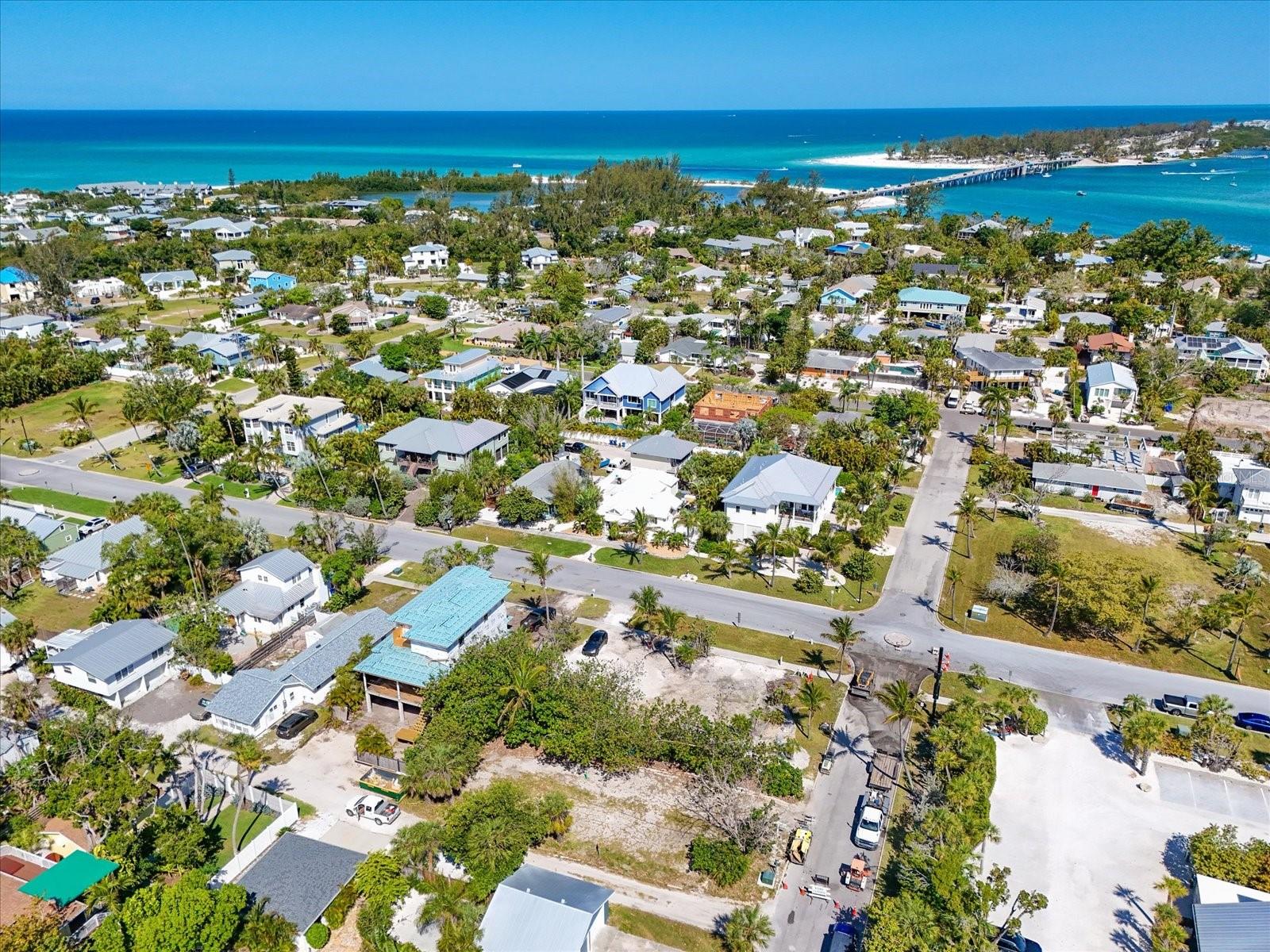 720 BROADWAY ST, LONGBOAT KEY, FL, 34228