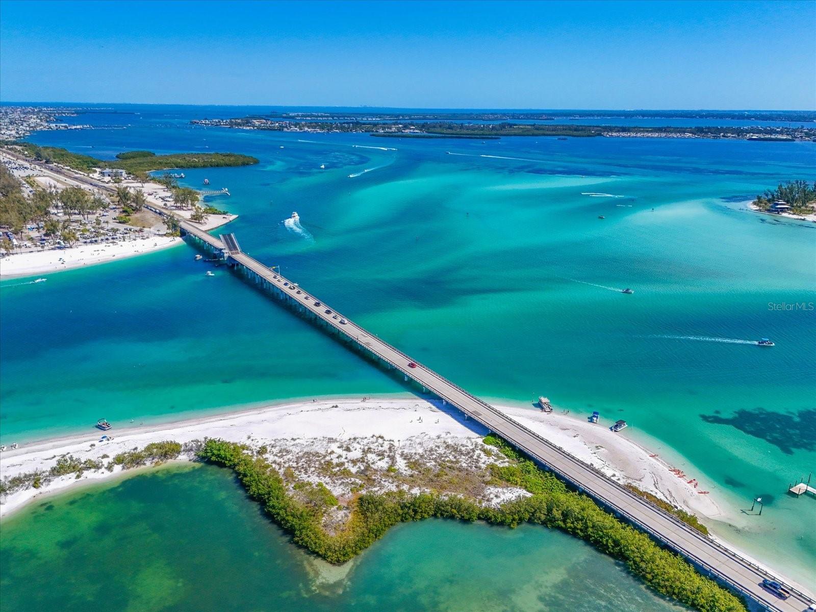 720 BROADWAY ST, LONGBOAT KEY, FL, 34228