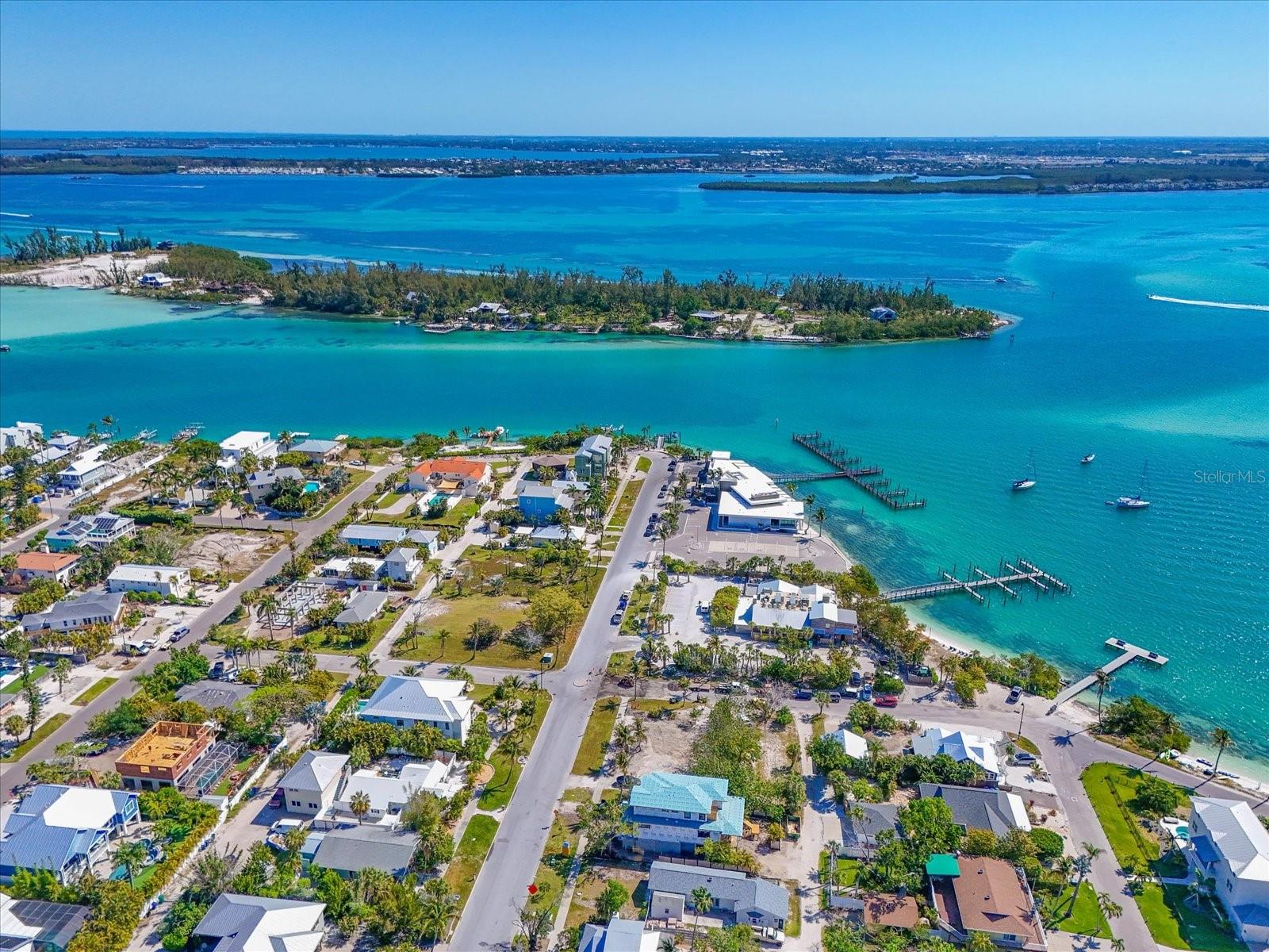 720 BROADWAY ST, LONGBOAT KEY, FL, 34228