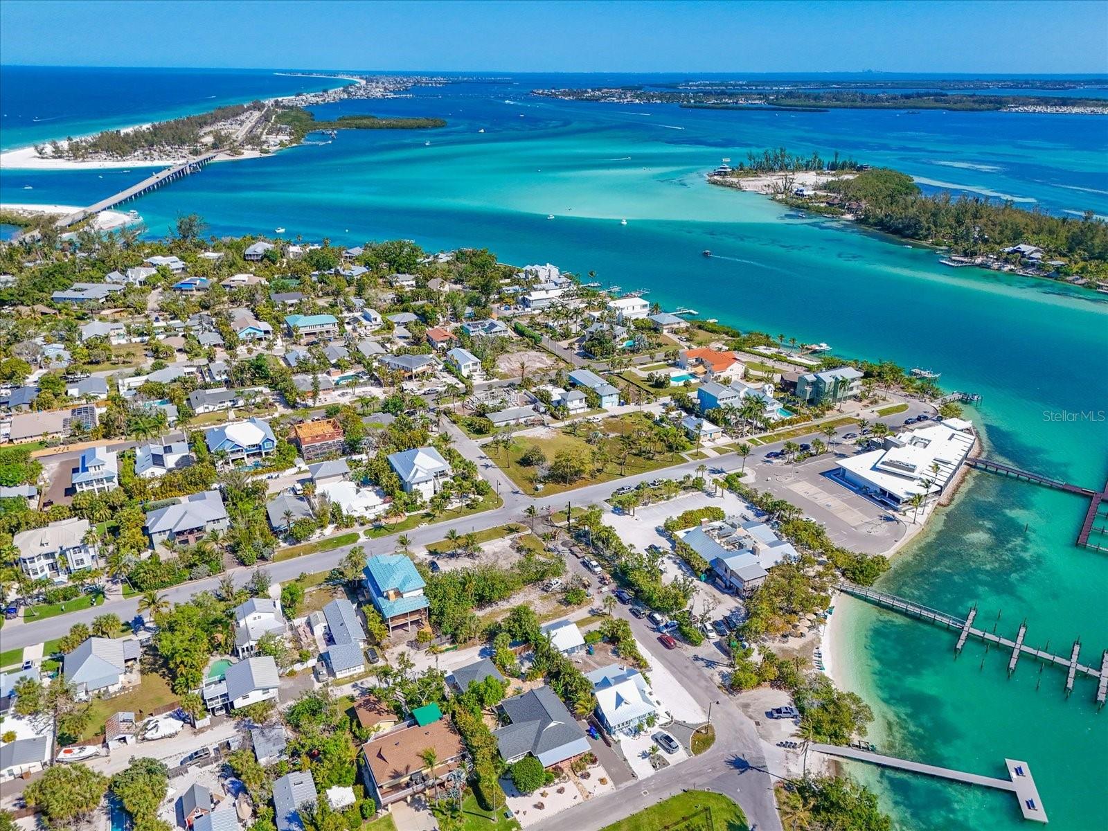 720 BROADWAY ST, LONGBOAT KEY, FL, 34228