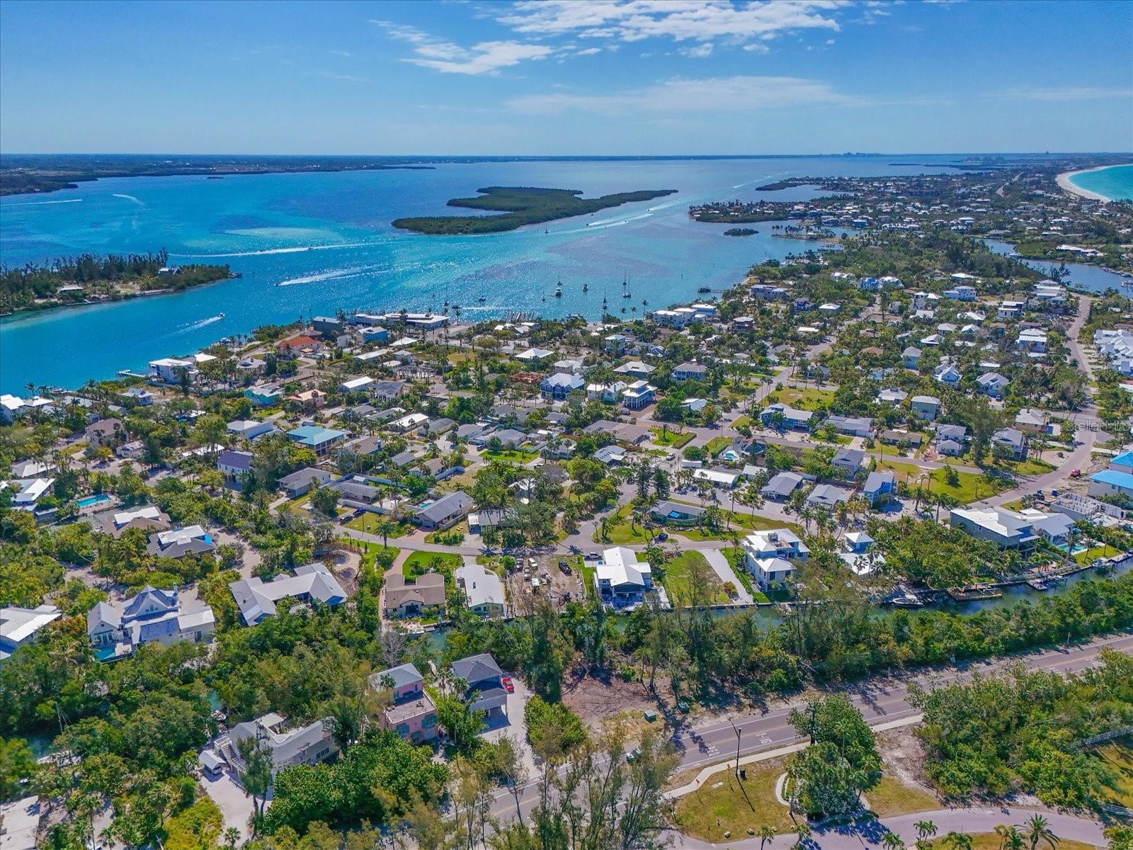 720 BROADWAY ST, LONGBOAT KEY, FL, 34228