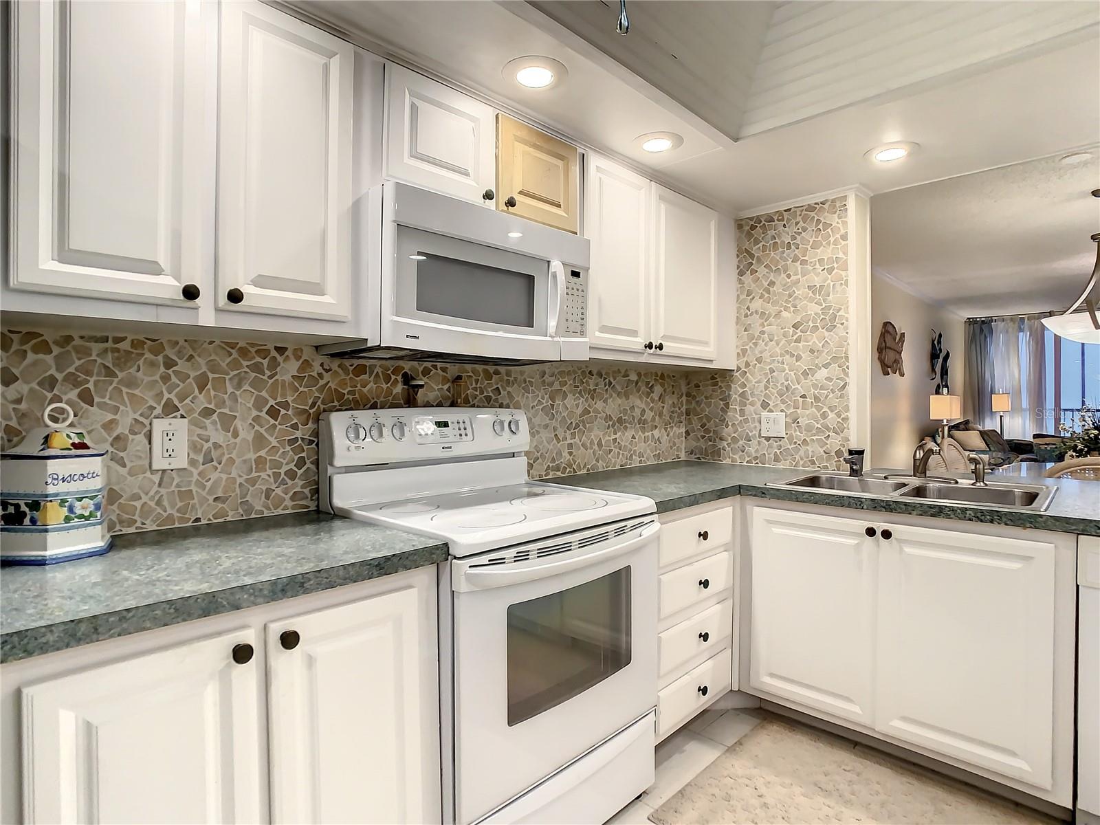 18304 GULF BLVD #116, REDINGTON SHORES, FL, 33708