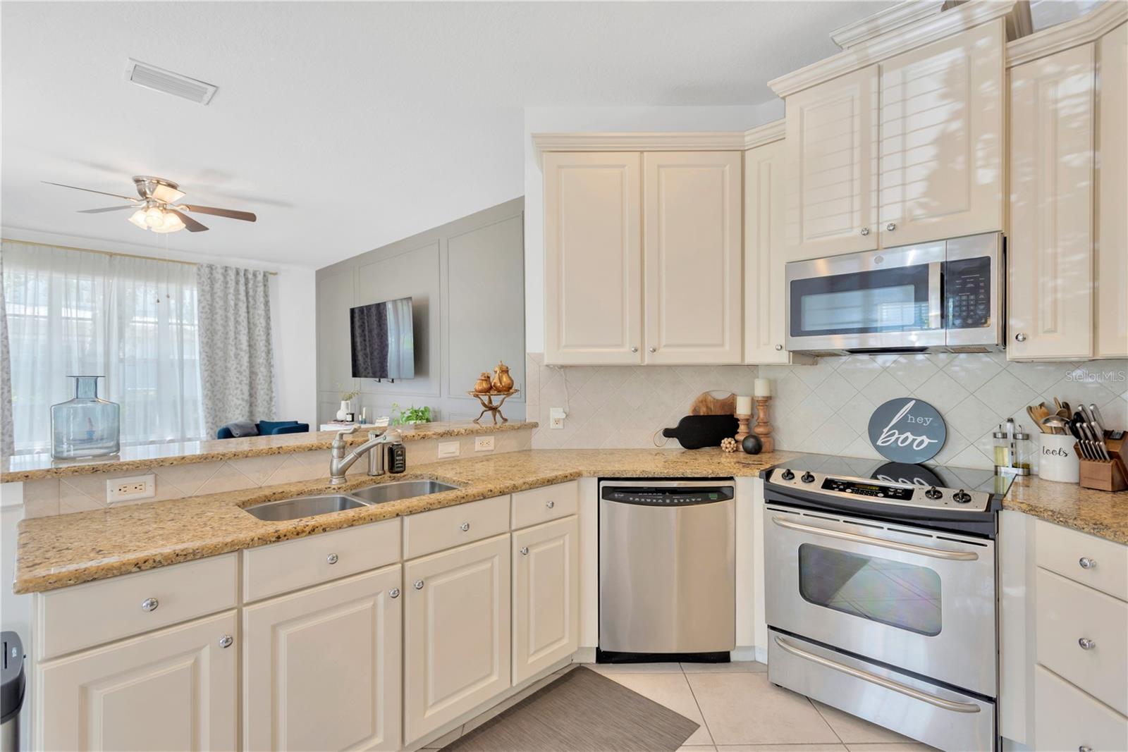 8307 MANOR CLUB CIR #1, TAMPA, FL, 33647