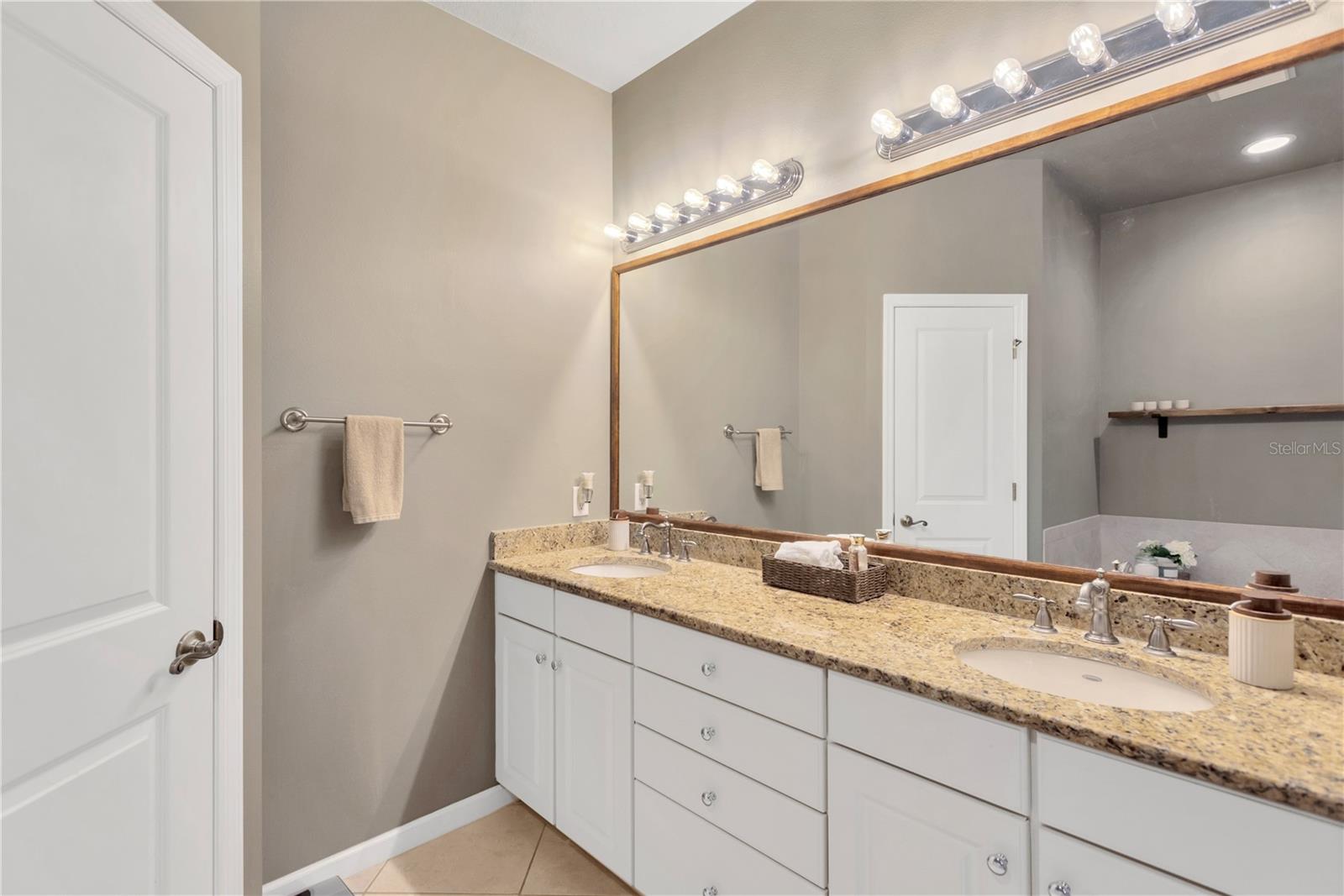 8307 MANOR CLUB CIR #1, TAMPA, FL, 33647