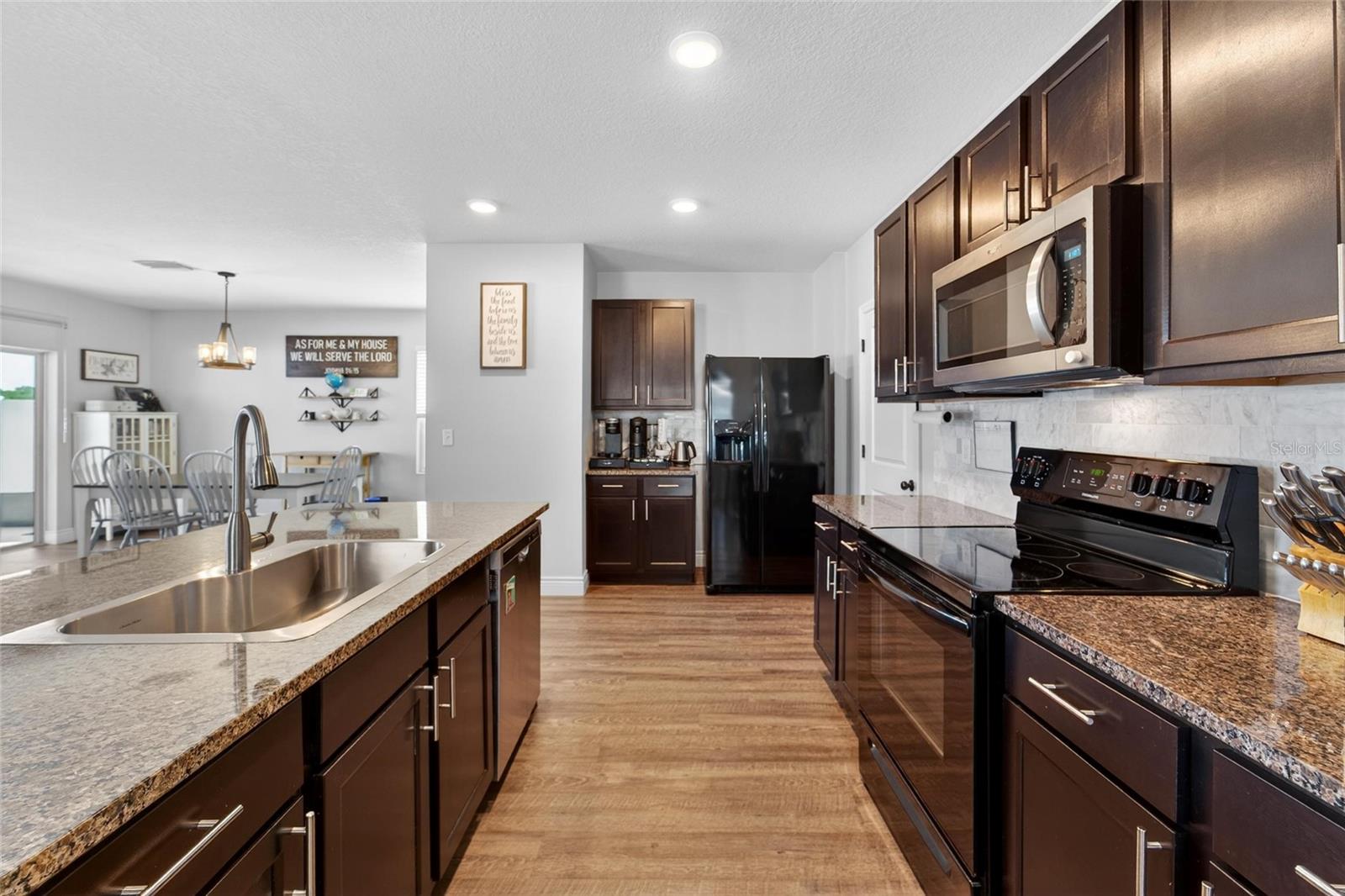 11176 LELAND GROVES DR, RIVERVIEW, FL, 33579