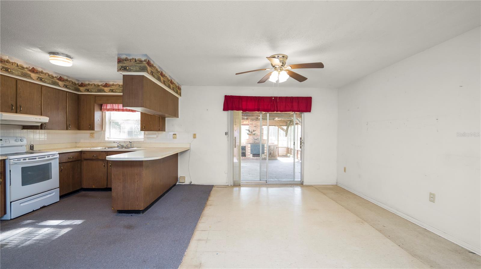 2005 W PIPKIN ROAD, LAKELAND, FL, 33811