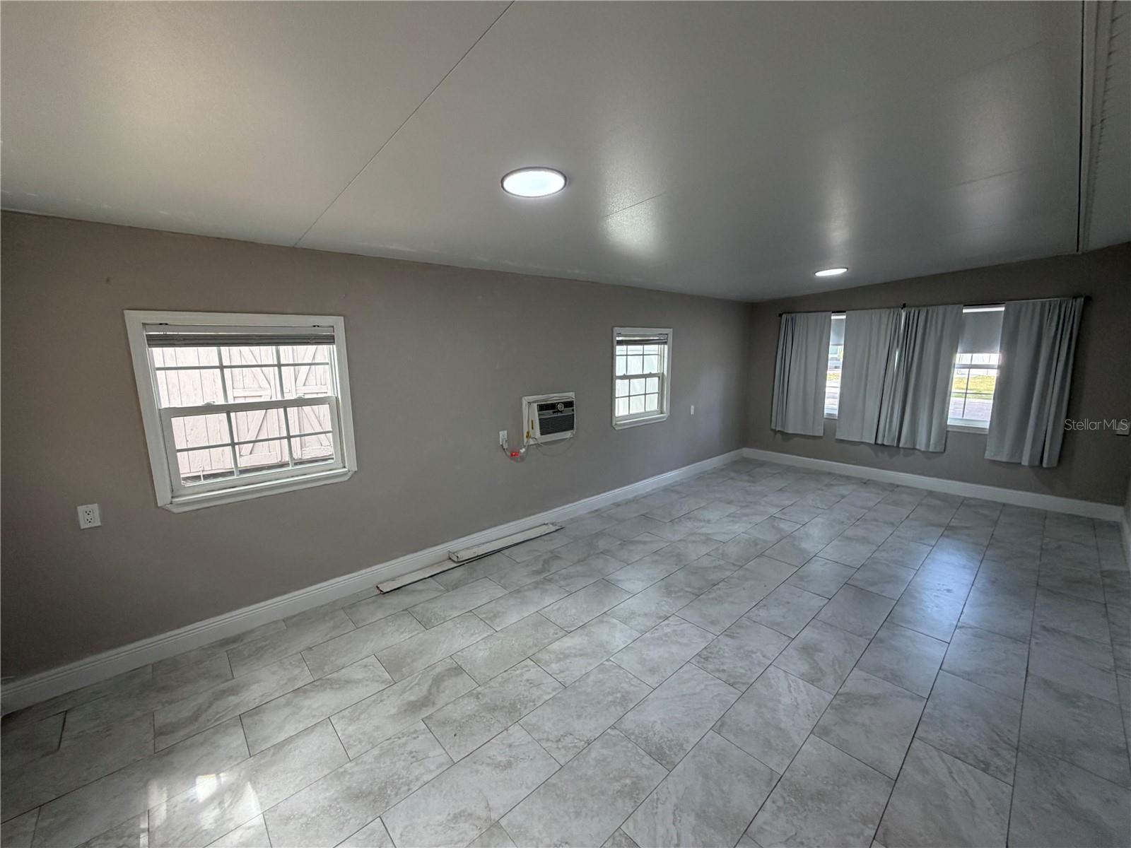 5830 COMMONWEALTH AVE N, ST PETERSBURG, FL, 33703