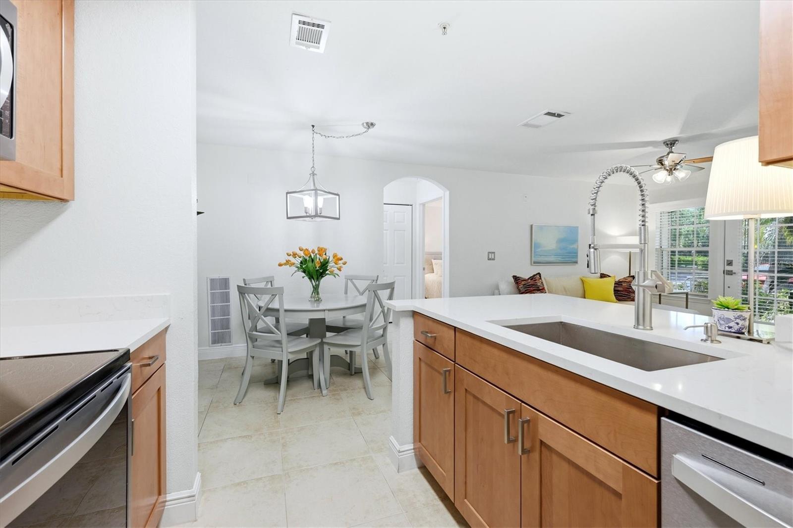 8911 MANOR LOOP #102, LAKEWOOD RANCH, FL, 34202