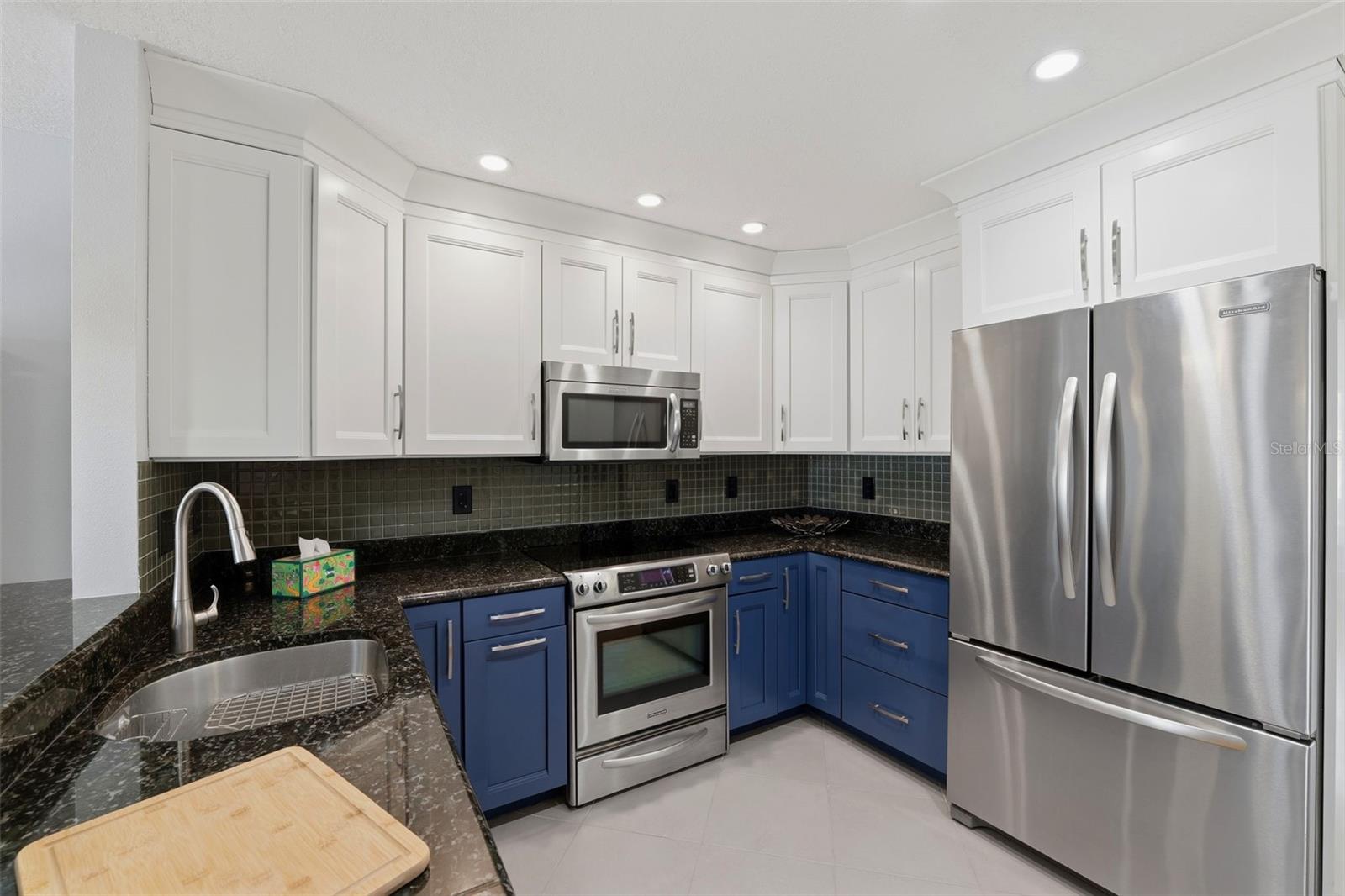 381 MADEIRA CIR, TIERRA VERDE, FL, 33715