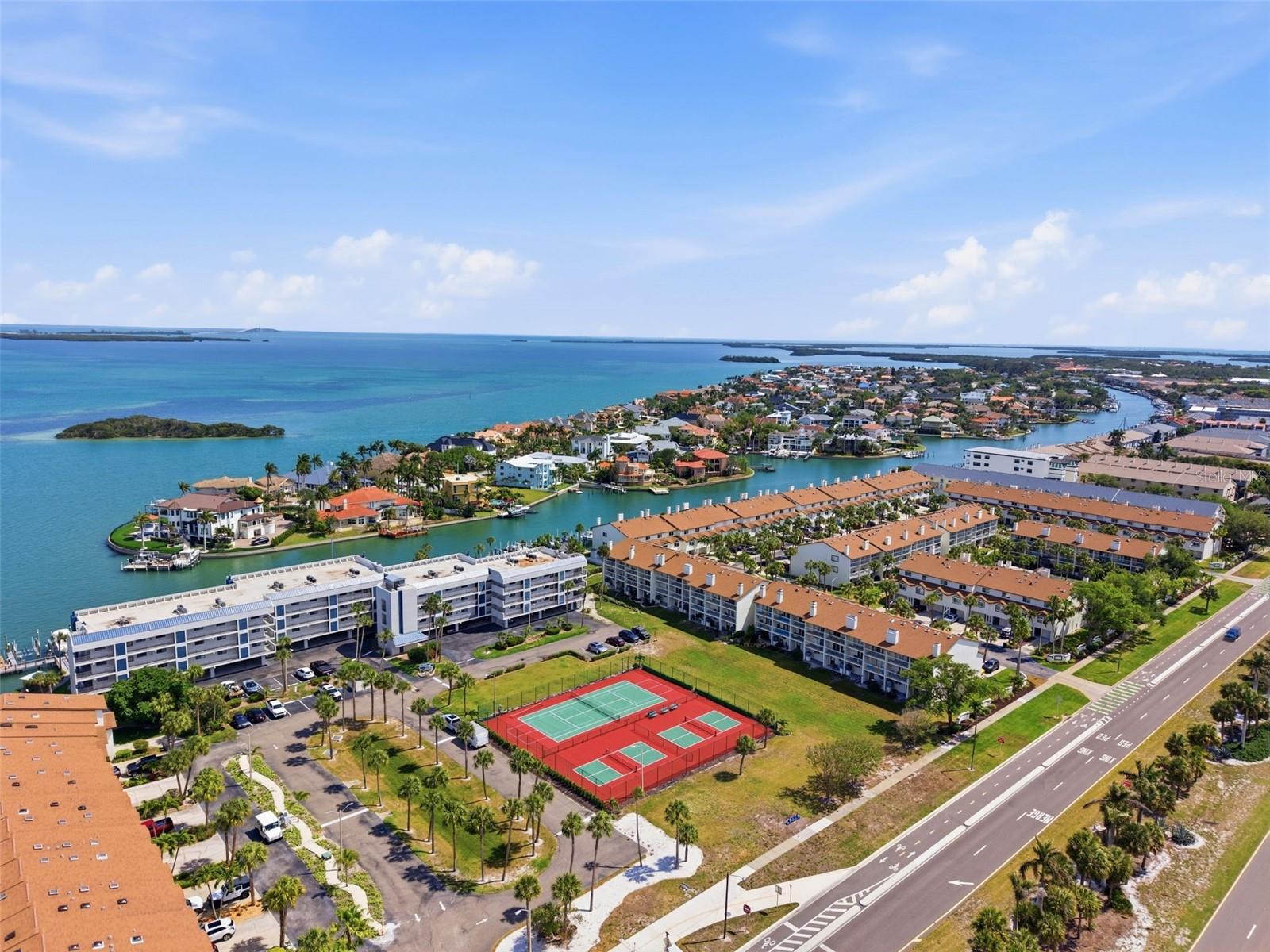 381 MADEIRA CIR, TIERRA VERDE, FL, 33715