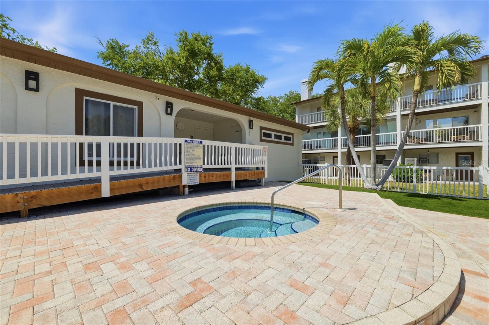 381 MADEIRA CIR, TIERRA VERDE, FL, 33715