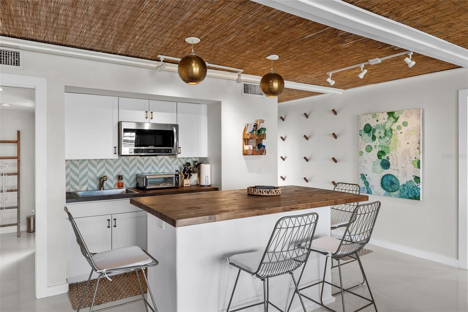 439 CAUSEWAY BLVD, DUNEDIN, FL, 34698