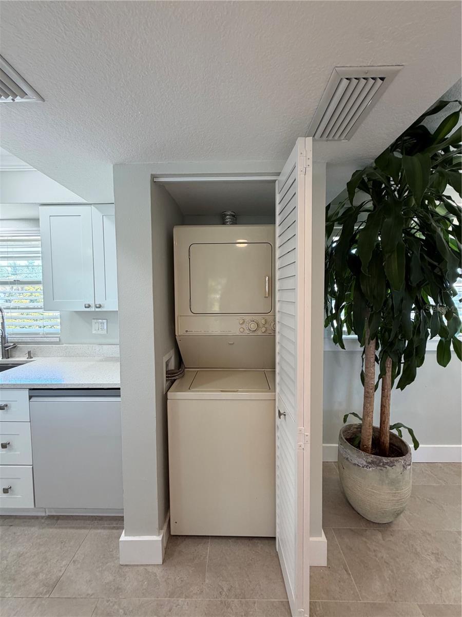 102 46TH AVENUE TER W #403, BRADENTON, FL, 34207