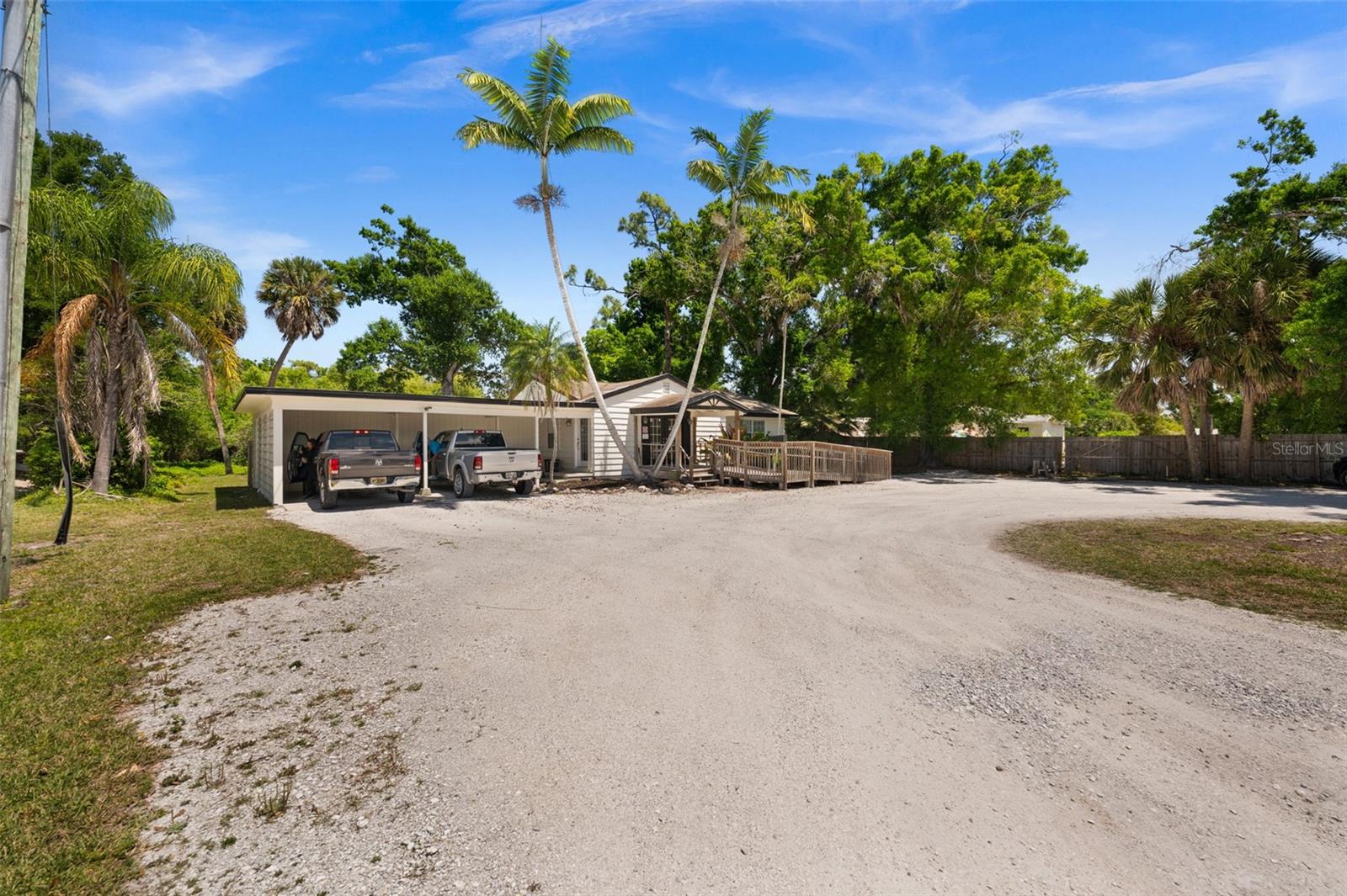 109 LAUREL RD E, NOKOMIS, FL, 34275