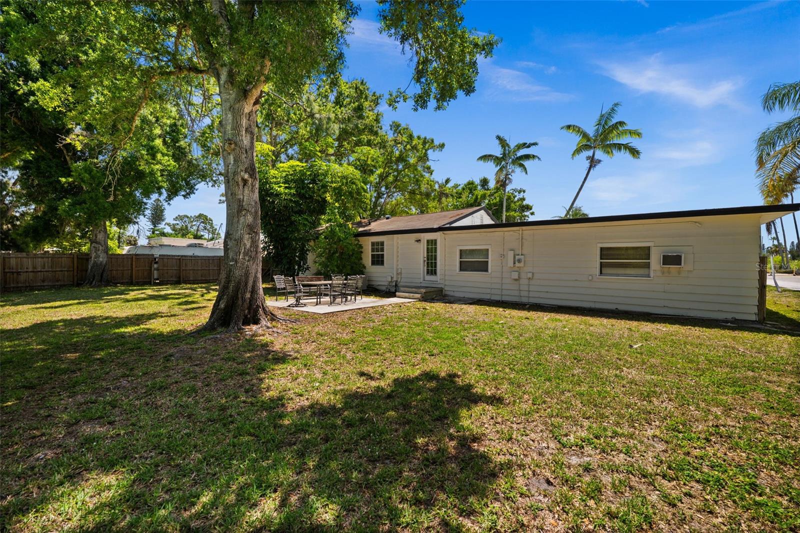 109 LAUREL RD E, NOKOMIS, FL, 34275