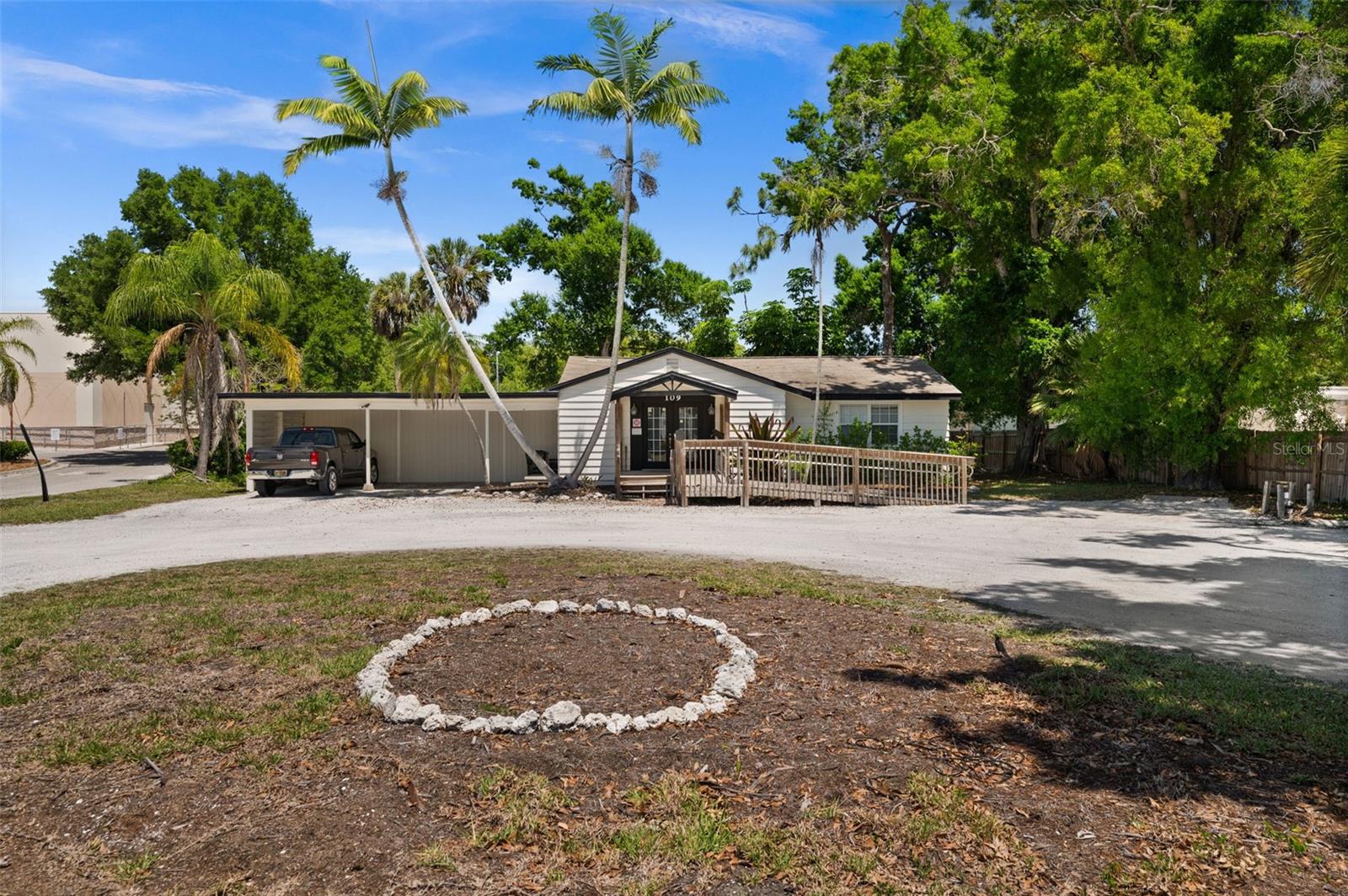 109 LAUREL RD E, NOKOMIS, FL, 34275