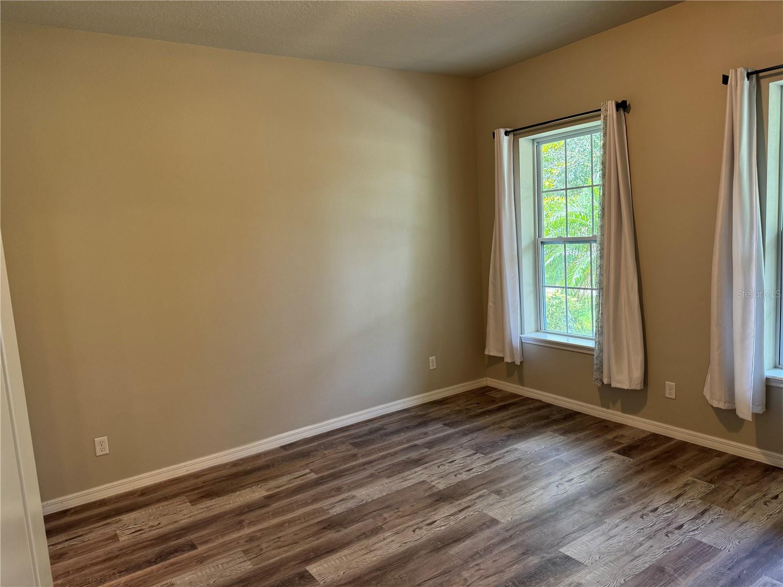 5912 VILLAGE CENTER DR, LITHIA, FL, 33547