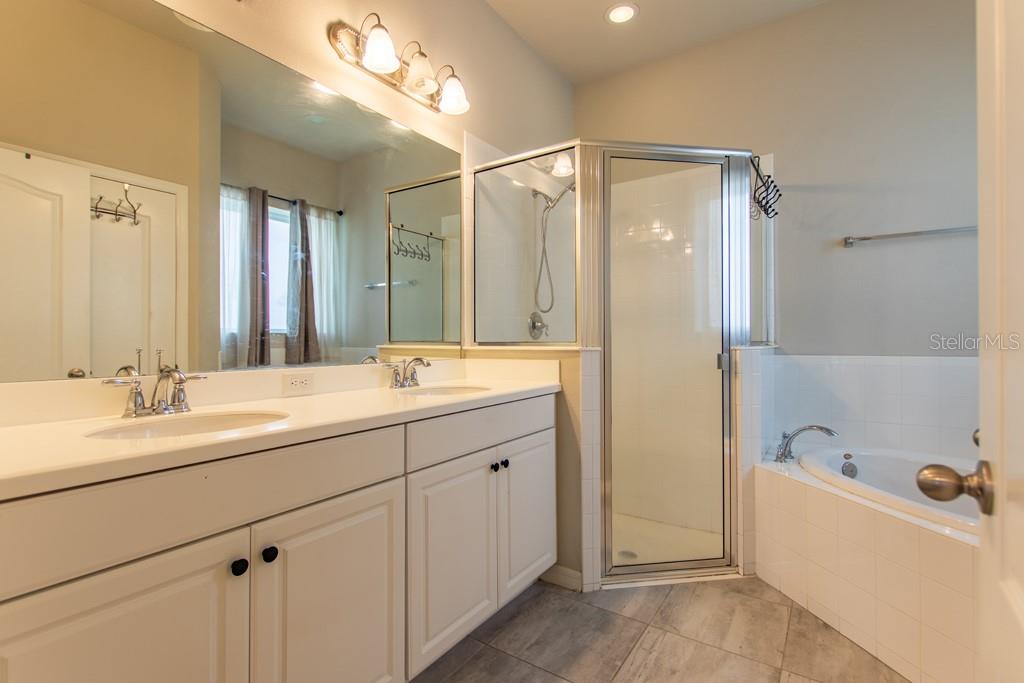 5912 VILLAGE CENTER DR, LITHIA, FL, 33547