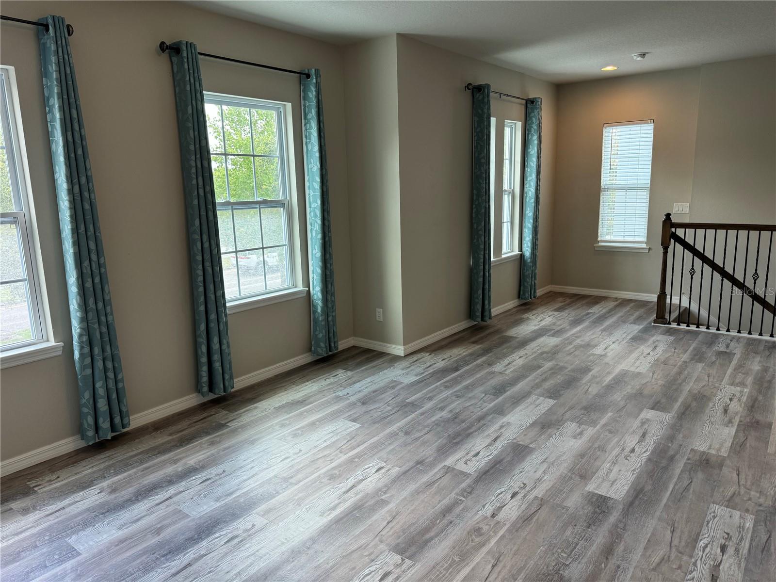 5912 VILLAGE CENTER DR, LITHIA, FL, 33547