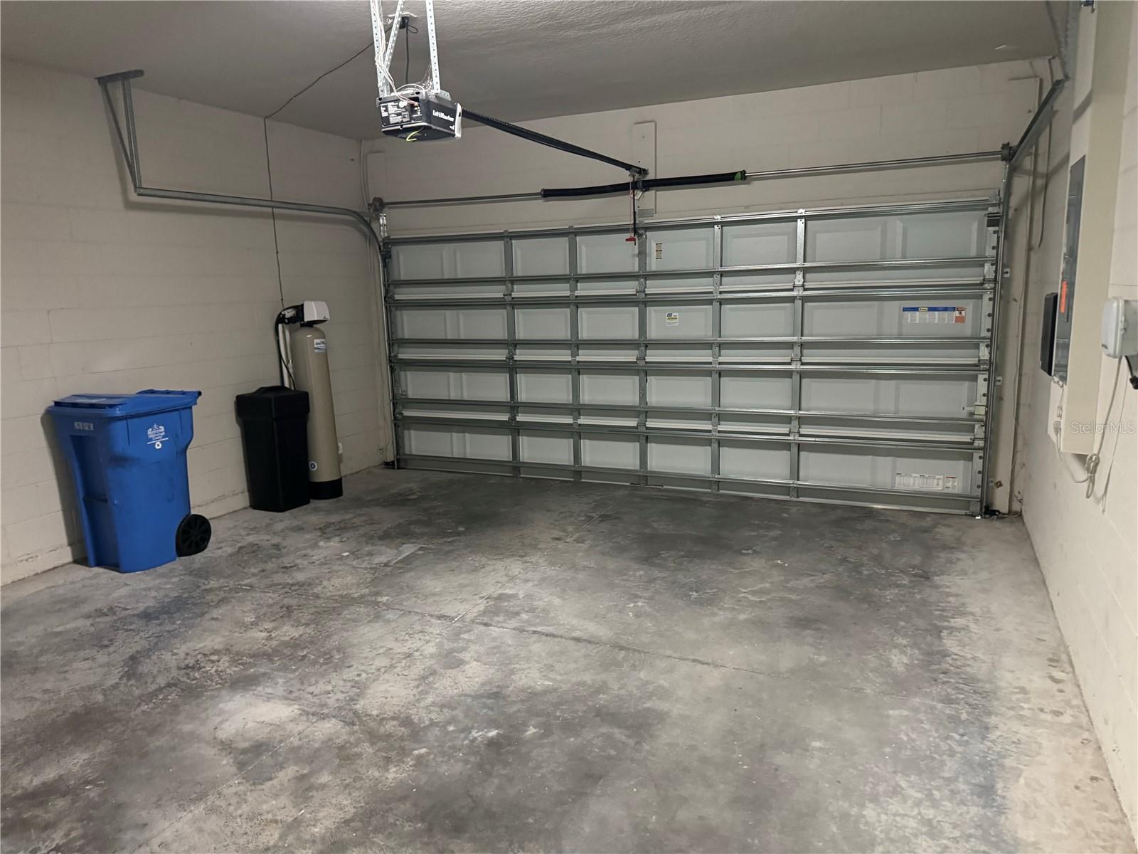 5912 VILLAGE CENTER DR, LITHIA, FL, 33547