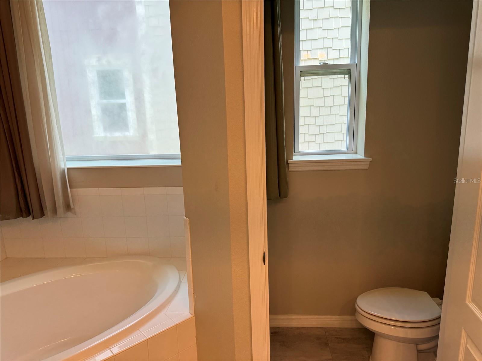 5912 VILLAGE CENTER DR, LITHIA, FL, 33547