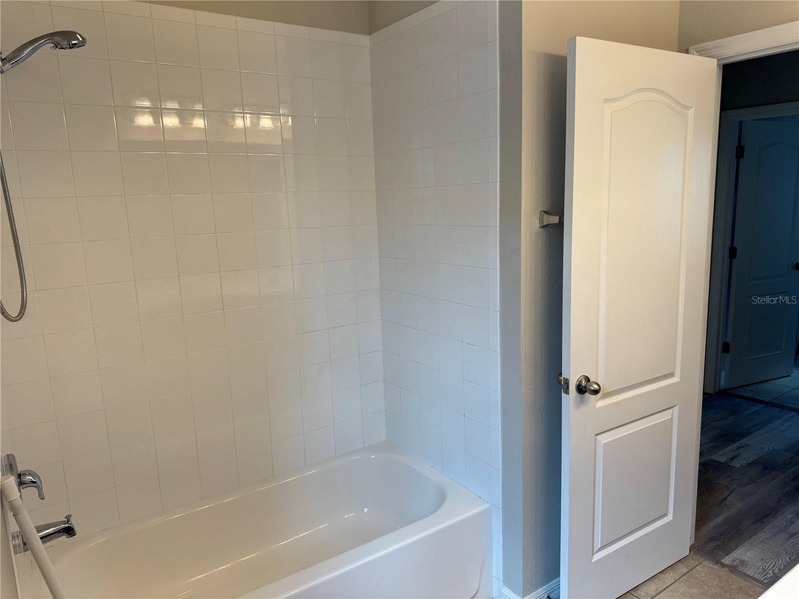 5912 VILLAGE CENTER DR, LITHIA, FL, 33547