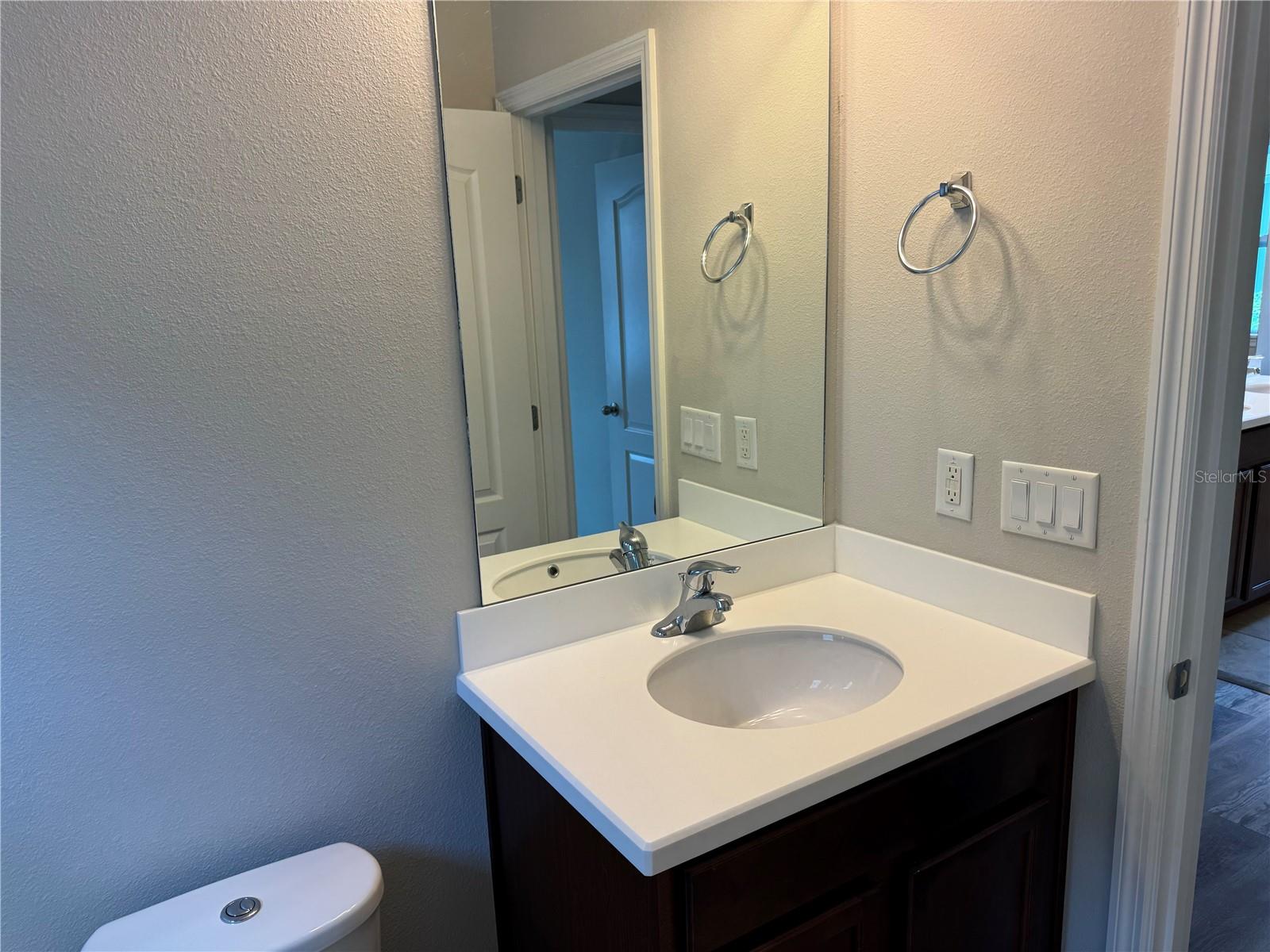 5912 VILLAGE CENTER DR, LITHIA, FL, 33547