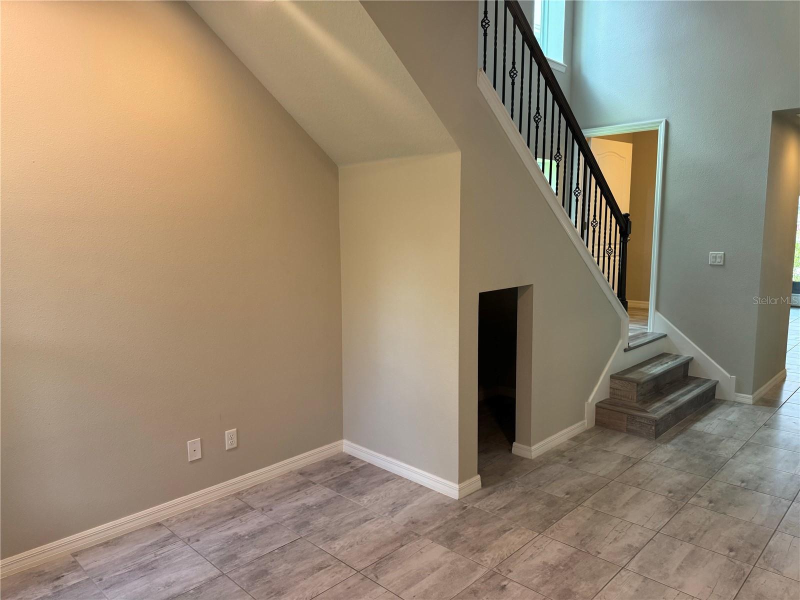 5912 VILLAGE CENTER DR, LITHIA, FL, 33547