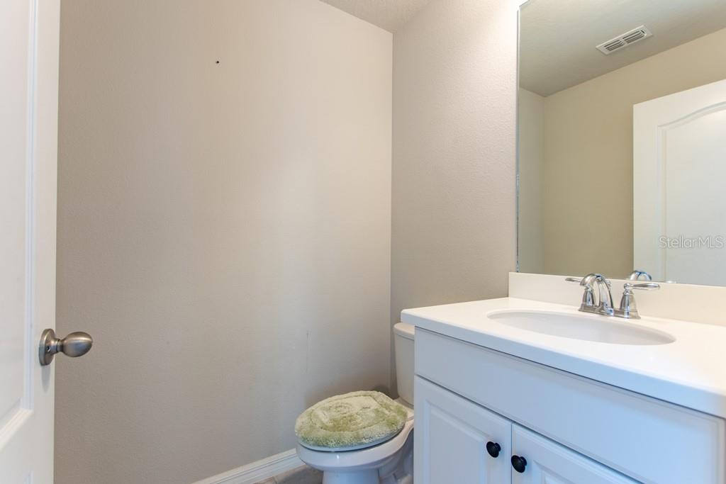 5912 VILLAGE CENTER DR, LITHIA, FL, 33547