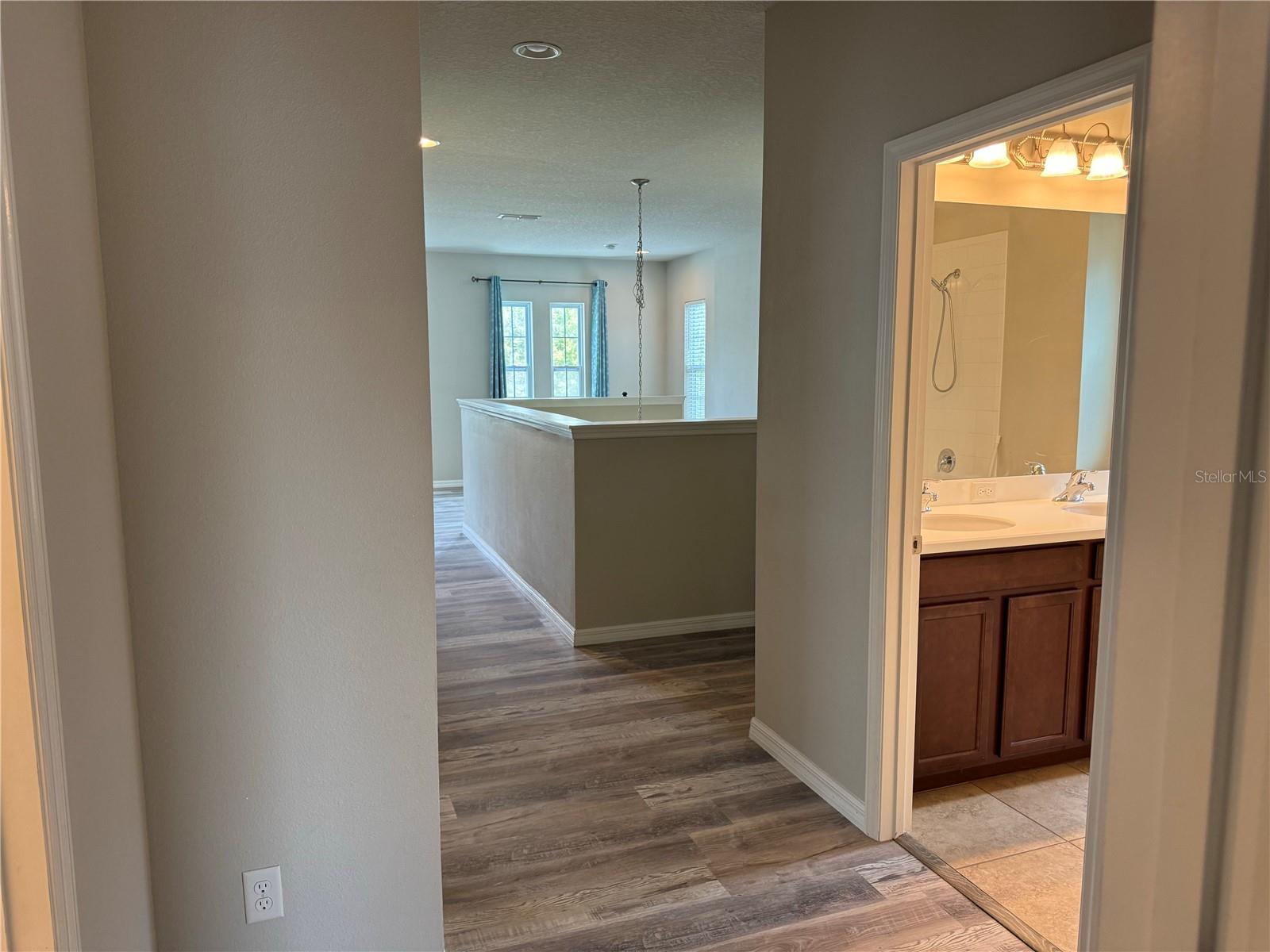 5912 VILLAGE CENTER DR, LITHIA, FL, 33547