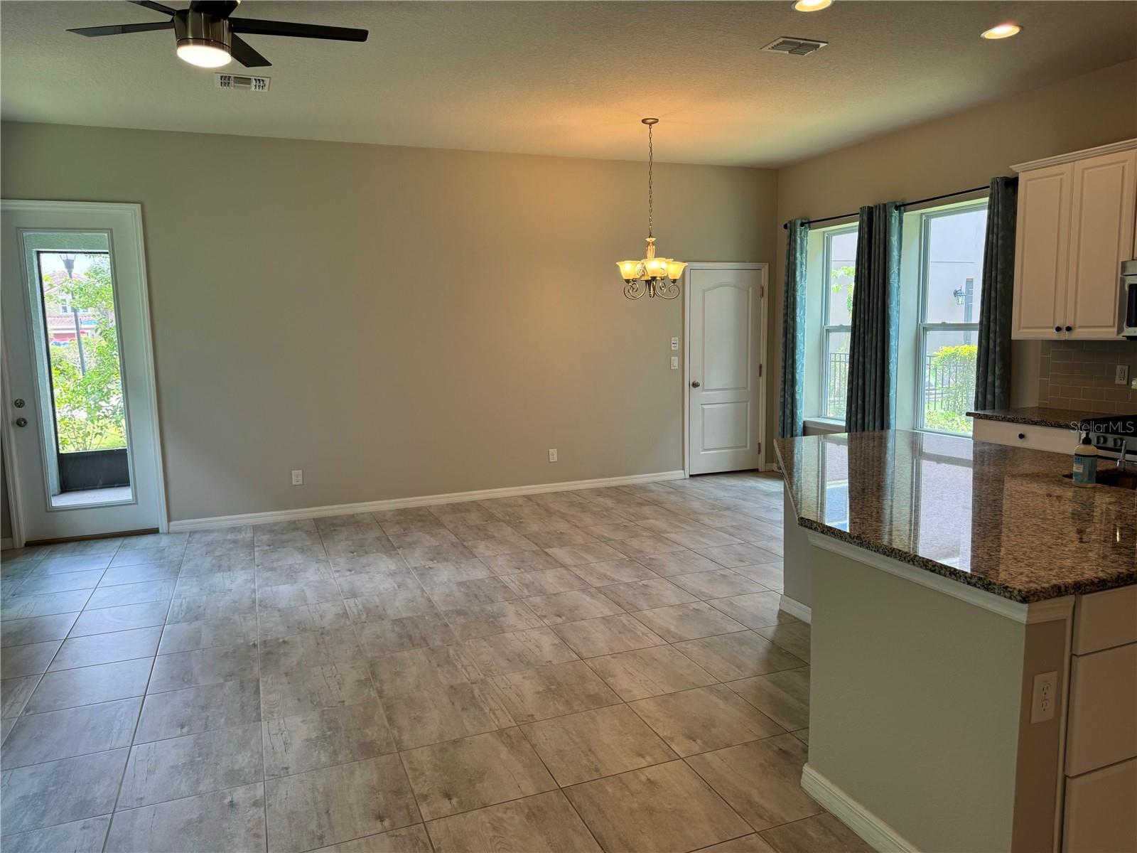 5912 VILLAGE CENTER DR, LITHIA, FL, 33547