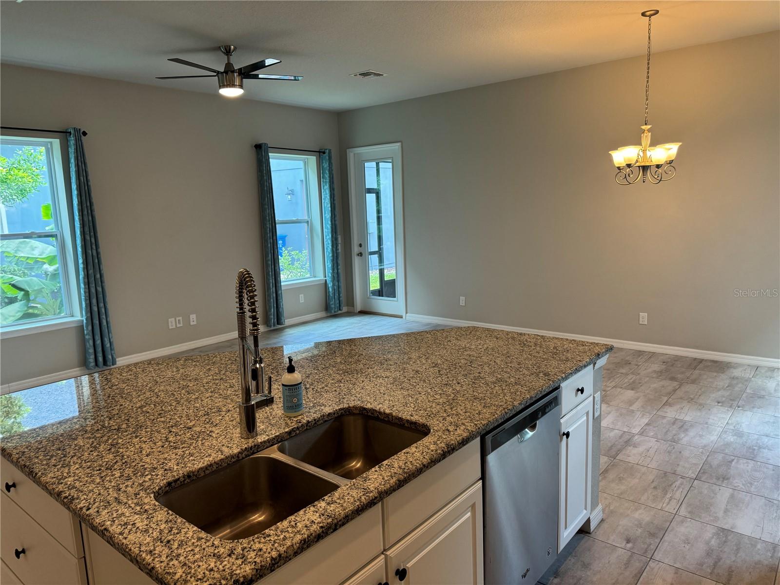 5912 VILLAGE CENTER DR, LITHIA, FL, 33547