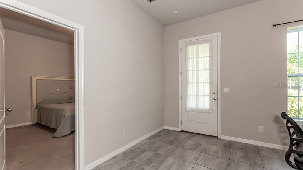 5912 VILLAGE CENTER DR, LITHIA, FL, 33547