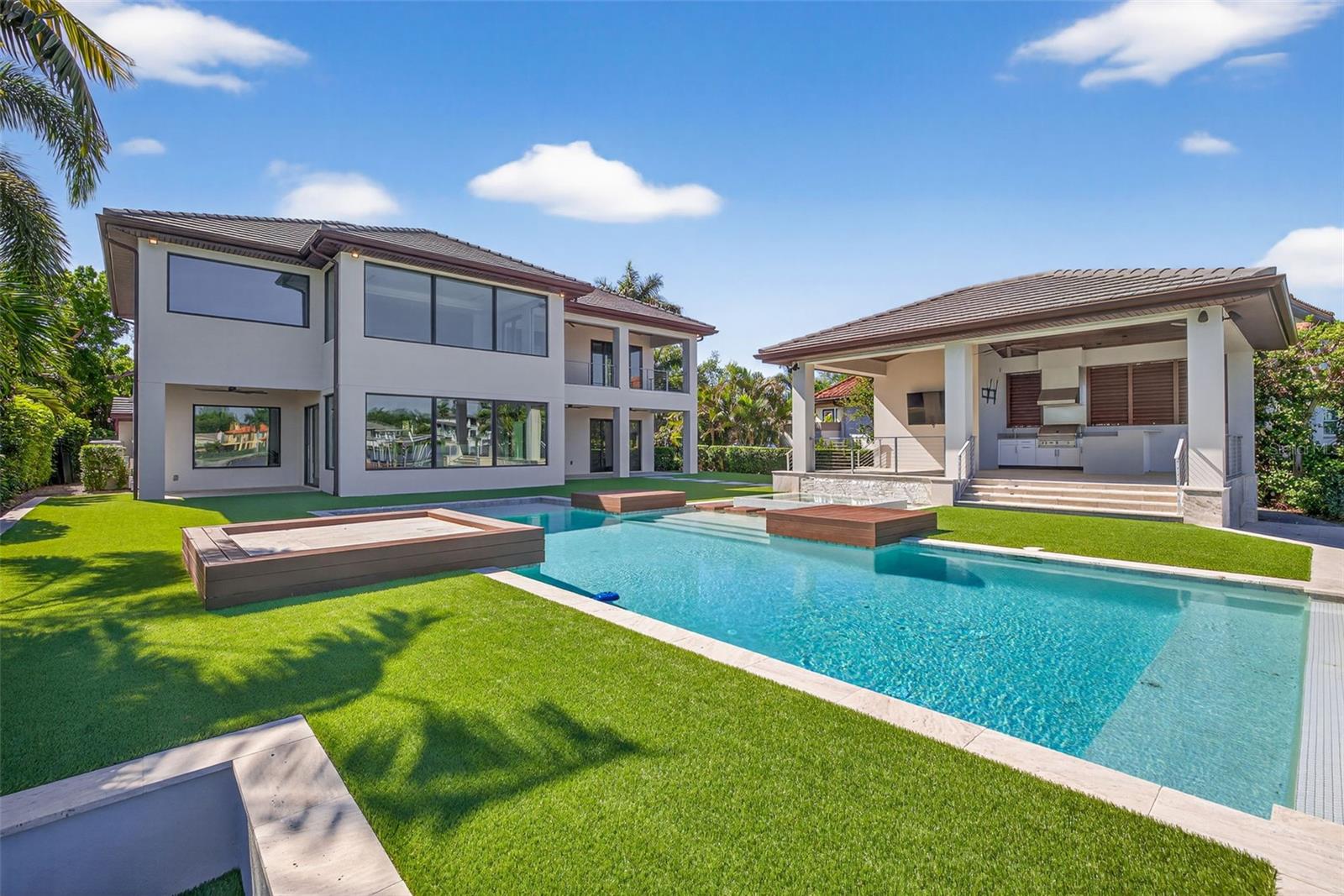 460 COFFEE POT RIVIERA NE, ST PETERSBURG, FL, 33704