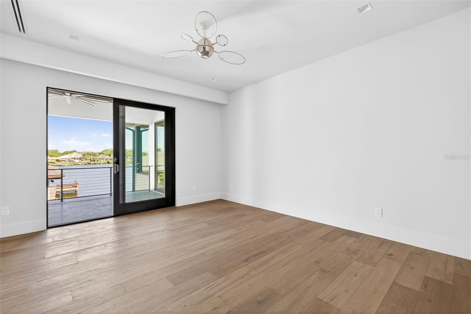 460 COFFEE POT RIVIERA NE, ST PETERSBURG, FL, 33704