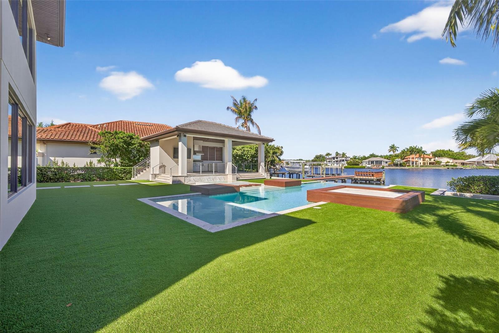 460 COFFEE POT RIVIERA NE, ST PETERSBURG, FL, 33704