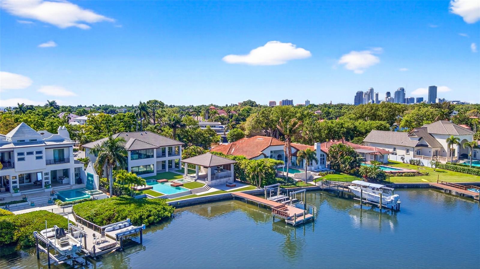 460 COFFEE POT RIVIERA NE, ST PETERSBURG, FL, 33704