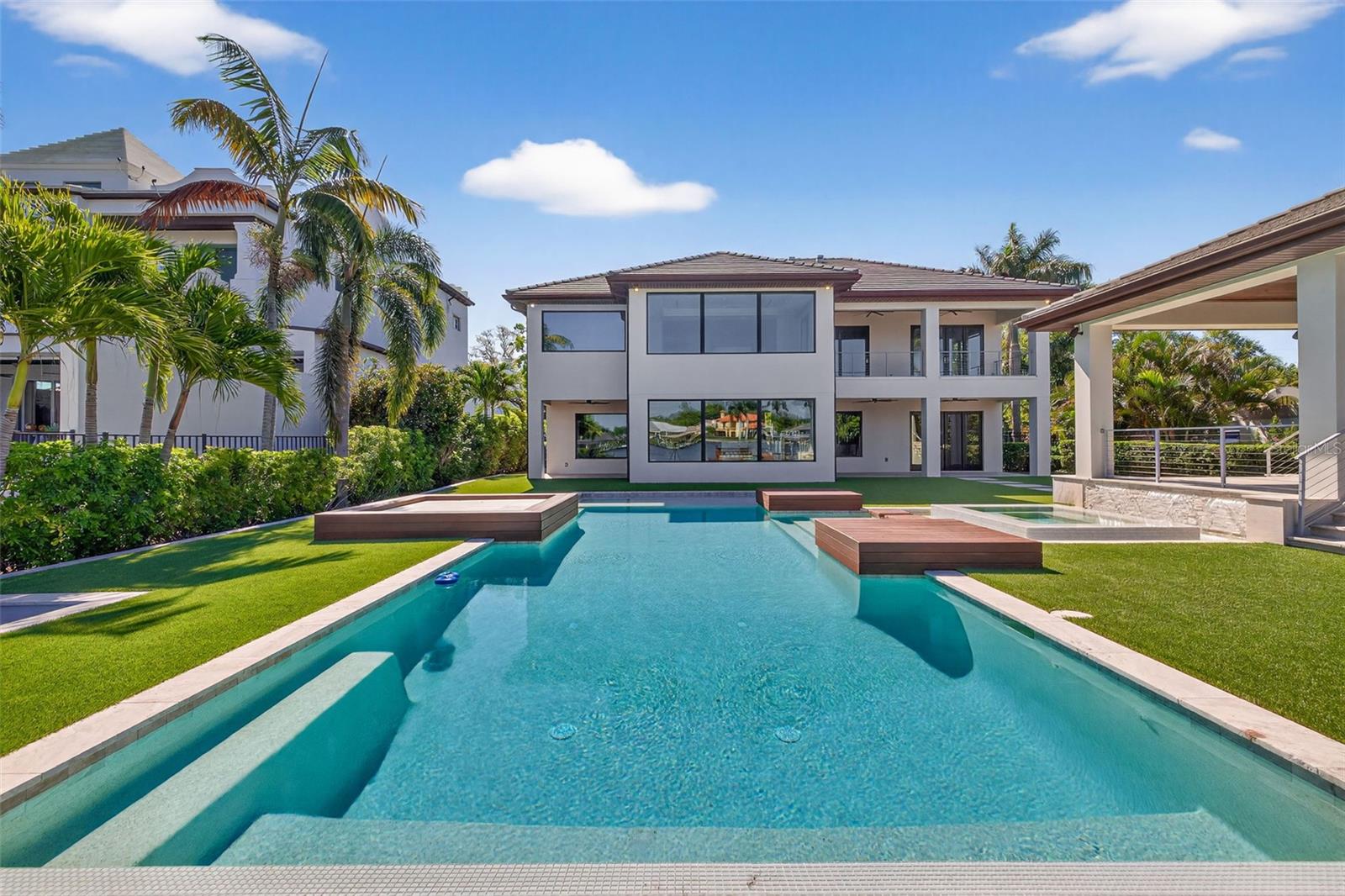 460 COFFEE POT RIVIERA NE, ST PETERSBURG, FL, 33704